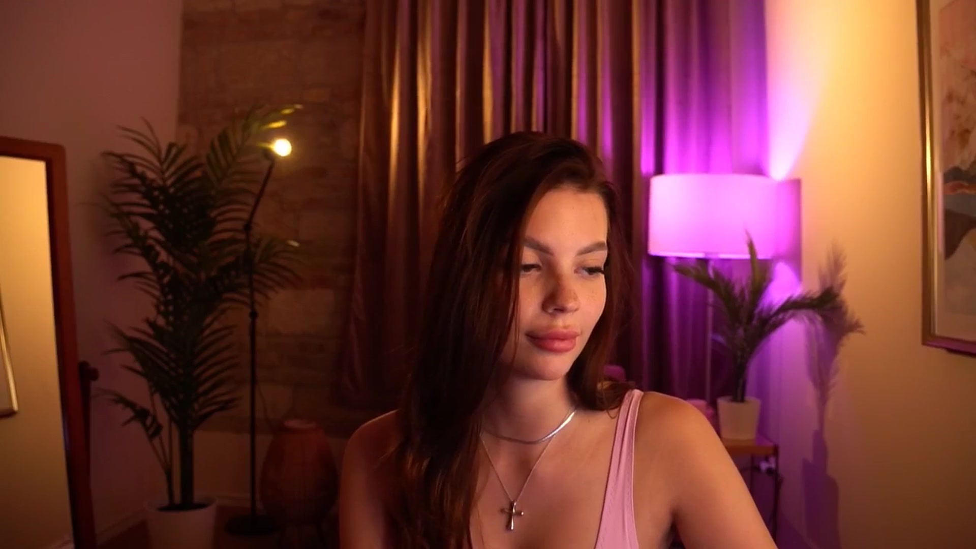 Gallery image thumbnail from hollydollly_'s myfreecams stream on, 05/05/2024, 20:01 image 17 of 20