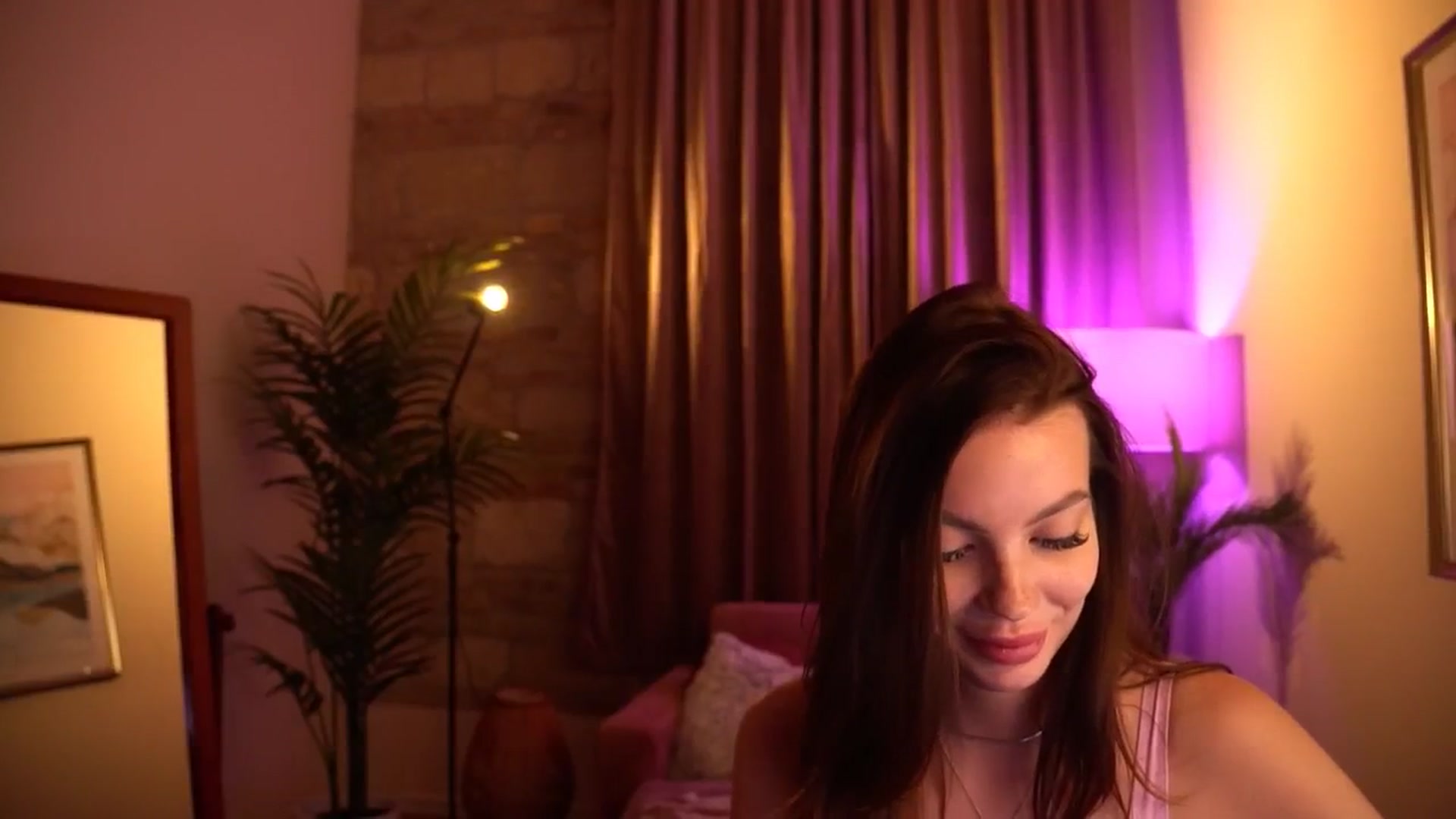 Gallery image thumbnail from hollydollly_'s myfreecams stream on, 05/05/2024, 20:01 image 7 of 20