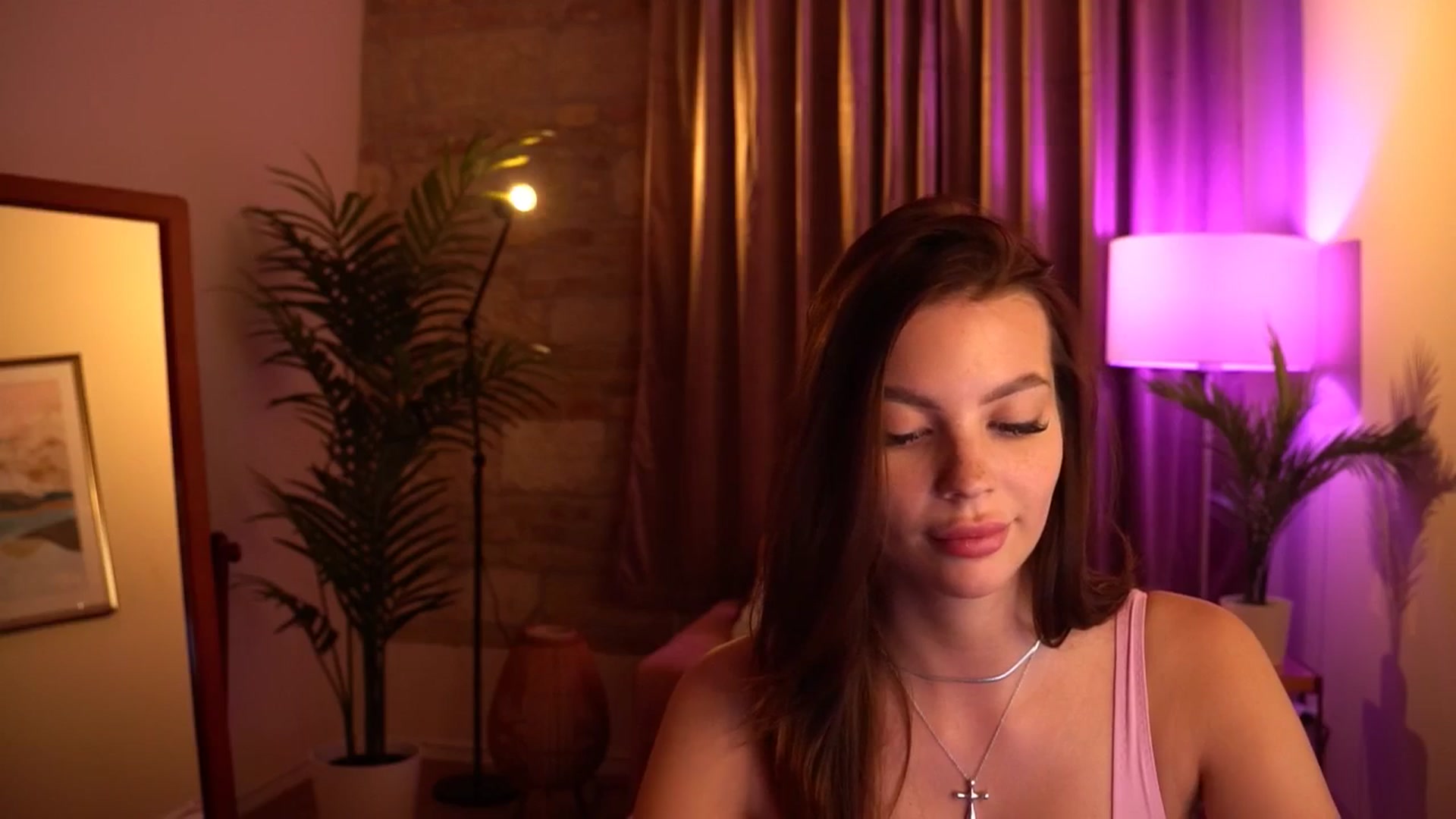 Gallery image thumbnail from hollydollly_'s myfreecams stream on, 05/05/2024, 20:01 image 5 of 20