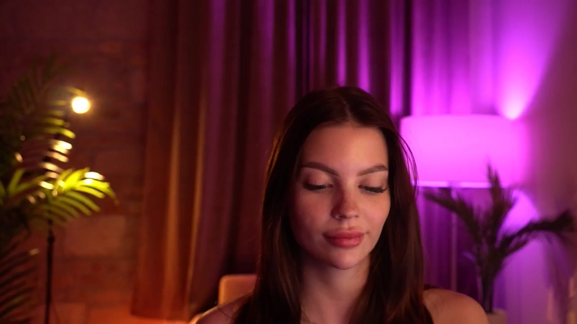 Gallery image thumbnail from hollydollly_'s myfreecams stream on, 05/09/2024, 24:09 image 15 of 20