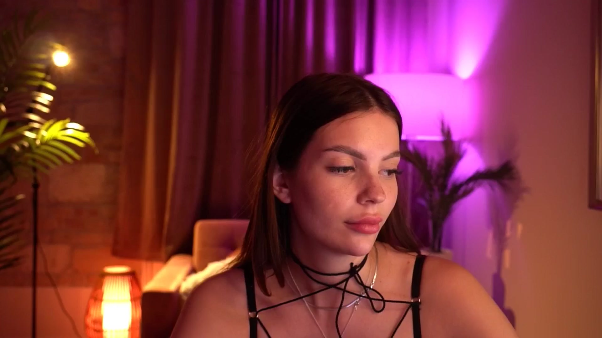Gallery image thumbnail from hollydollly_'s myfreecams stream on, 05/09/2024, 24:09 image 20 of 20