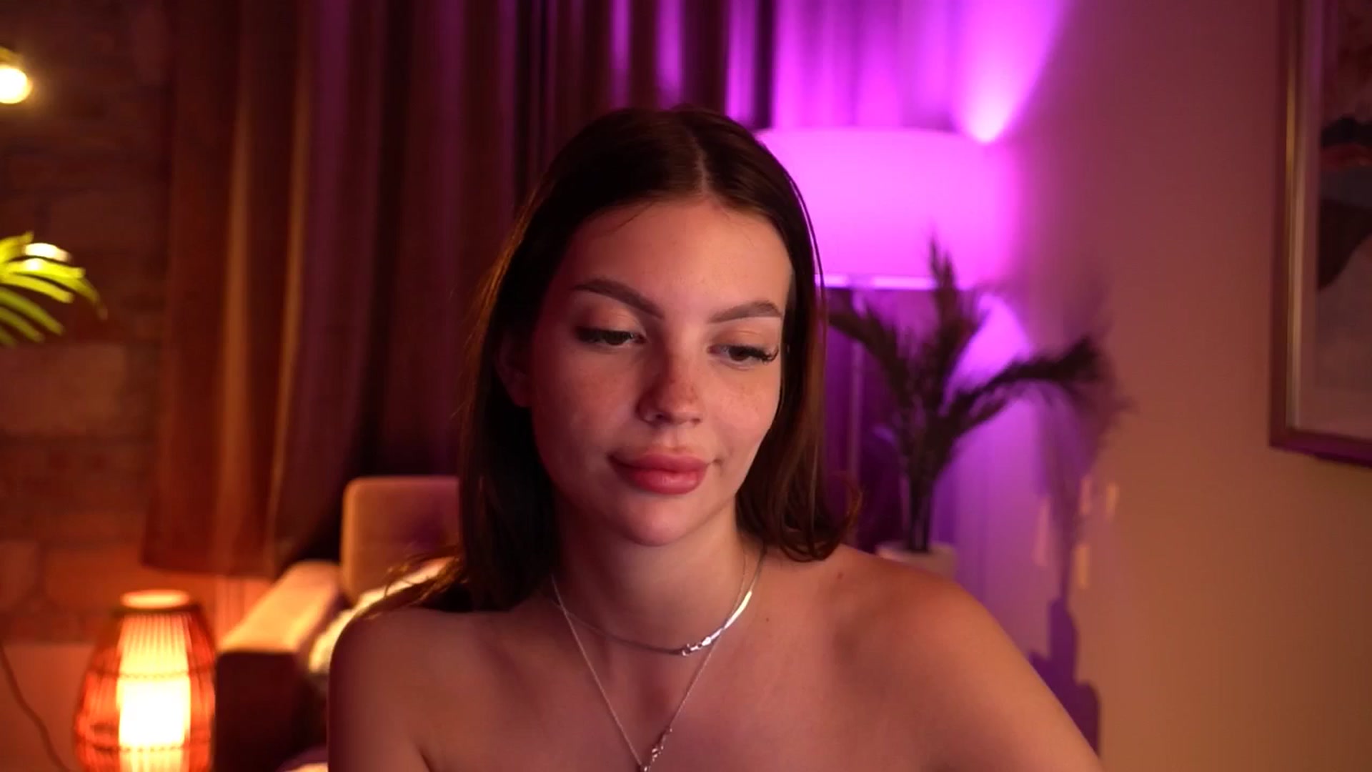 Gallery image thumbnail from hollydollly_'s myfreecams stream on, 05/09/2024, 01:55 image 5 of 20