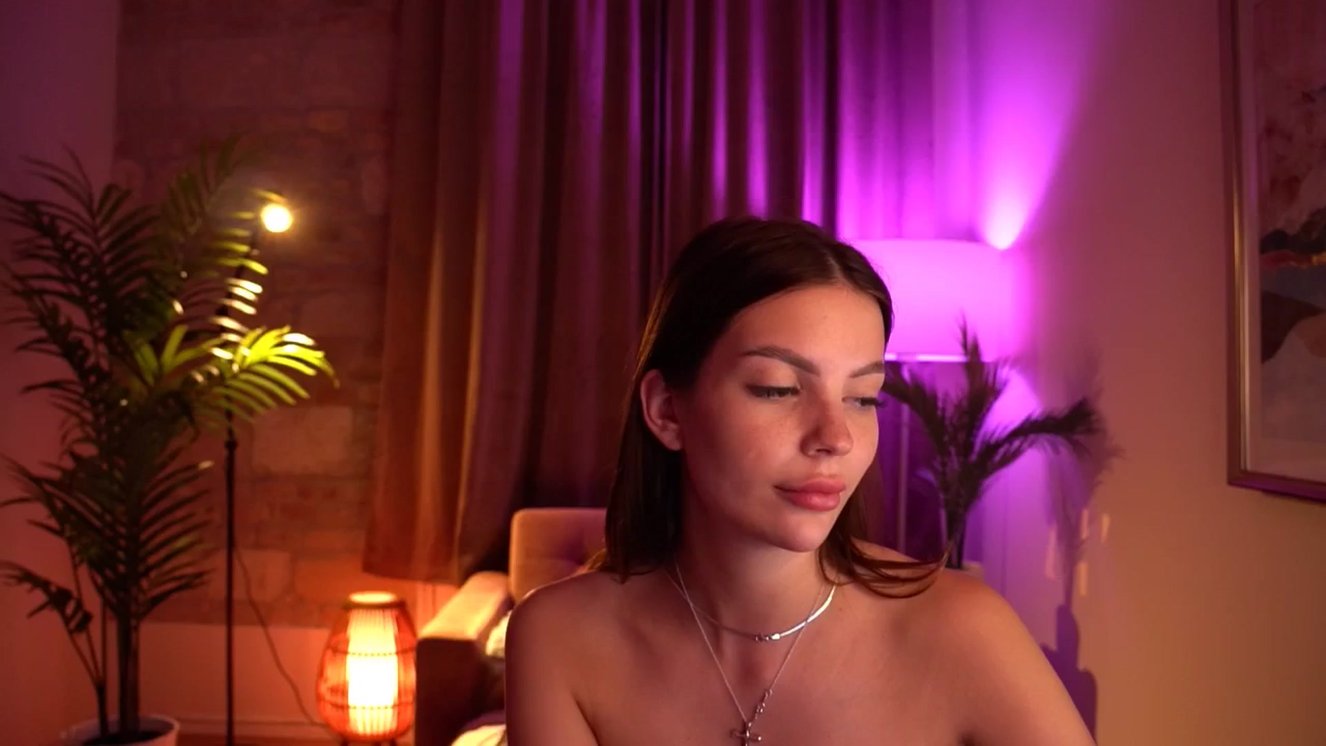 Gallery image thumbnail from hollydollly_'s myfreecams stream on, 05/09/2024, 01:55 image 8 of 20