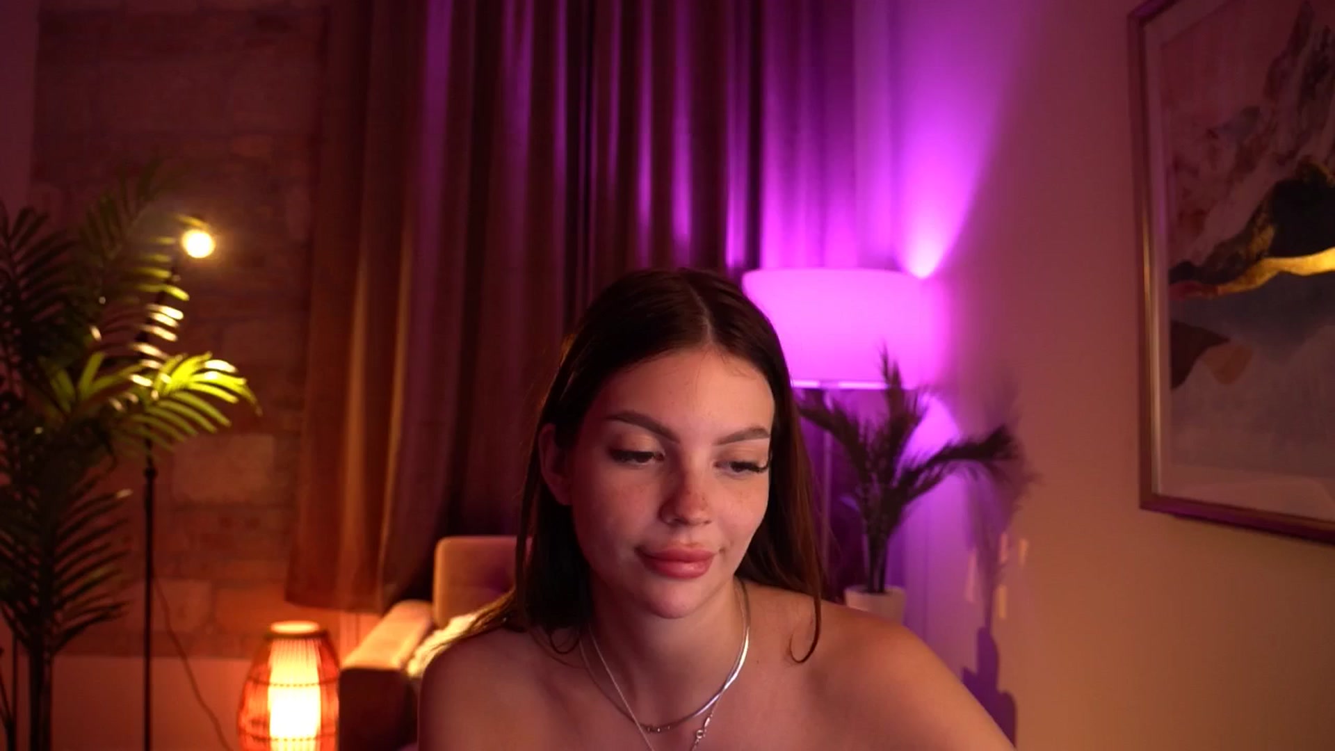 Gallery image thumbnail from hollydollly_'s myfreecams stream on, 05/09/2024, 01:55 image 13 of 20