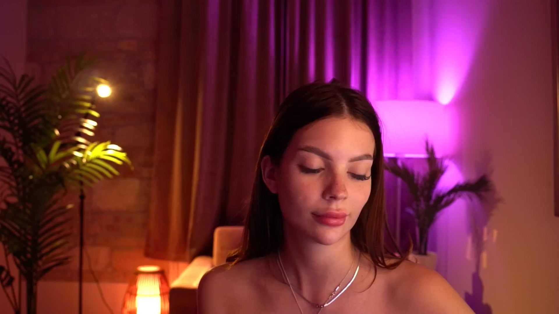 Gallery image thumbnail from hollydollly_'s myfreecams stream on, 05/09/2024, 01:55 image 16 of 20