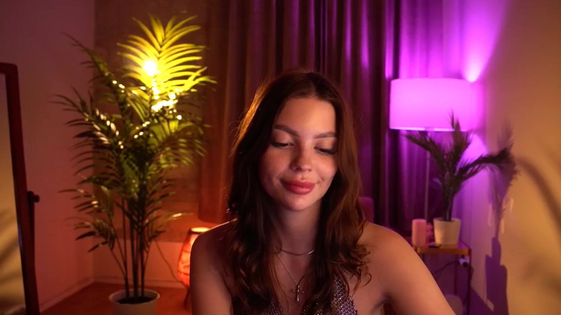 Gallery image thumbnail from hollydollly_'s myfreecams stream on, 05/09/2024, 23:30 image 8 of 20