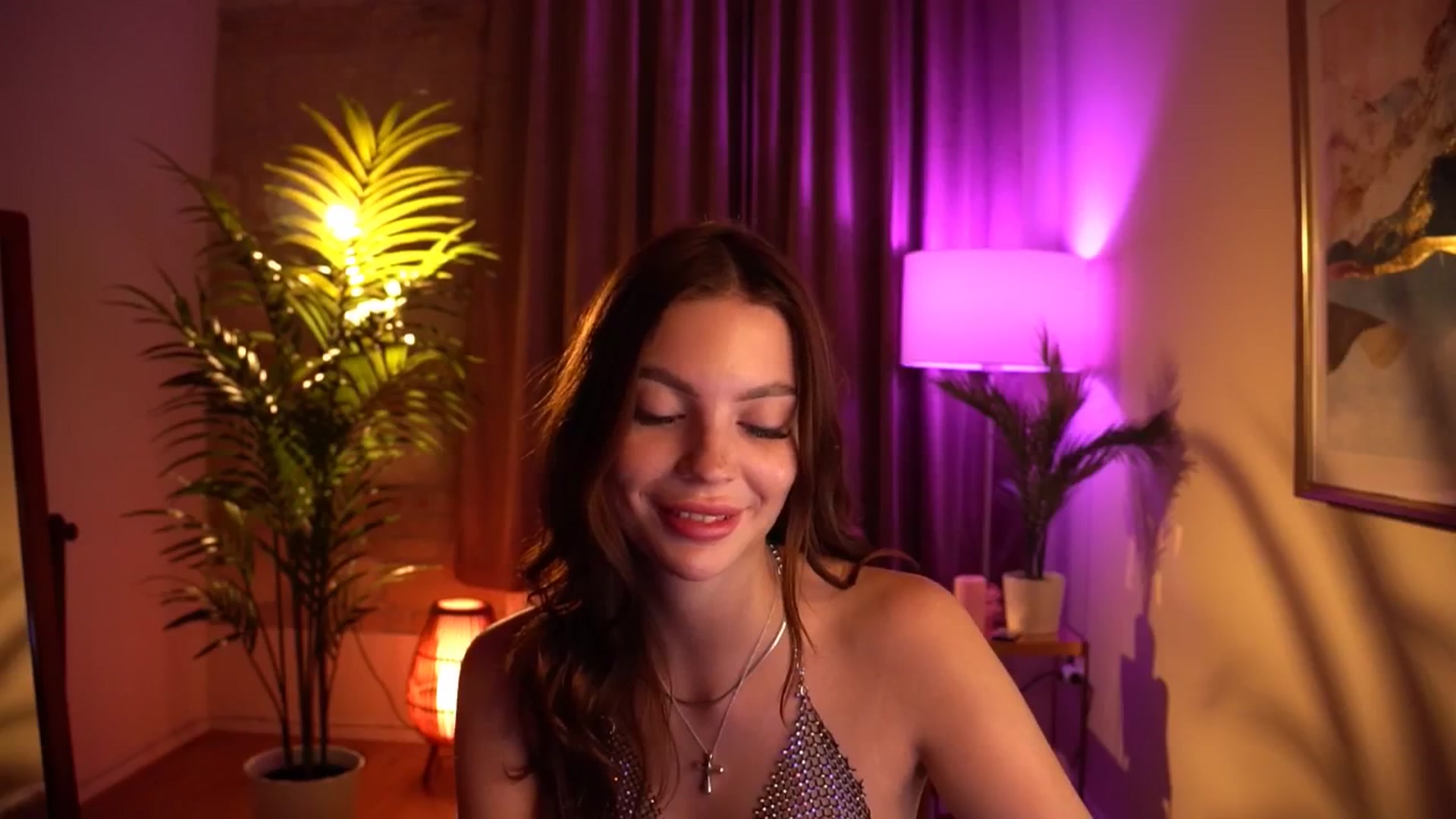 Gallery image thumbnail from hollydollly_'s myfreecams stream on, 05/09/2024, 23:30 image 19 of 20