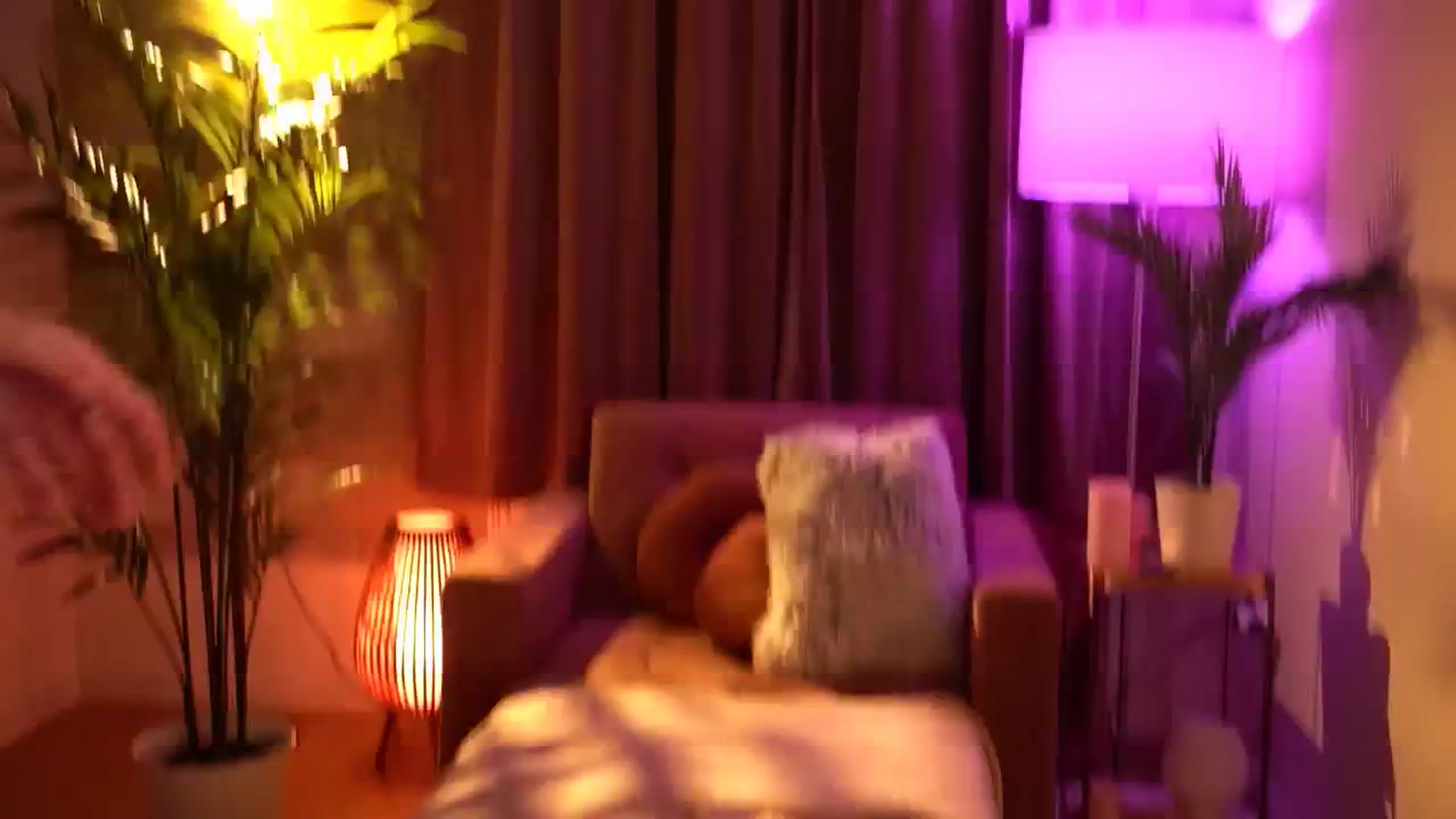 Gallery image thumbnail from hollydollly_'s myfreecams stream on, 05/10/2024, 24:30 image 13 of 20