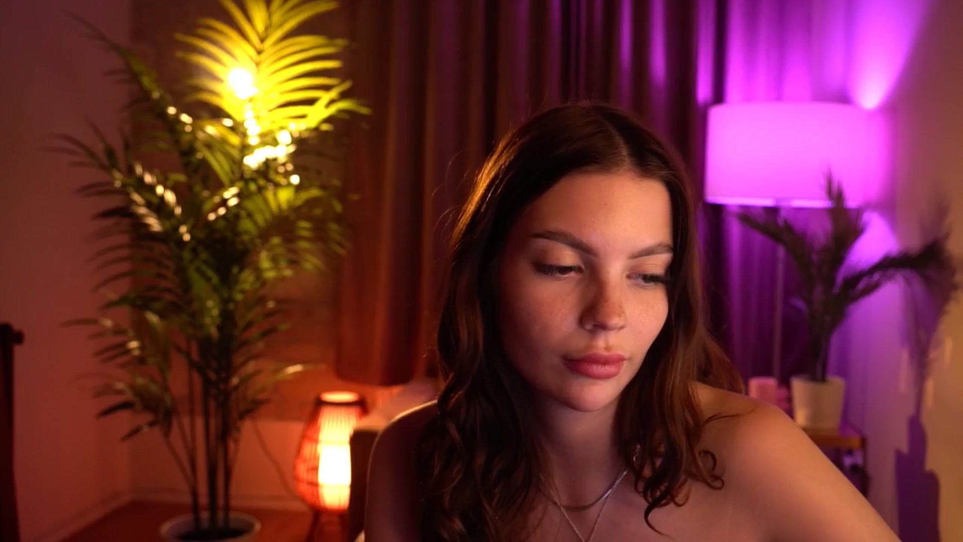 Gallery image thumbnail from hollydollly_'s myfreecams stream on, 05/10/2024, 02:31 image 11 of 20