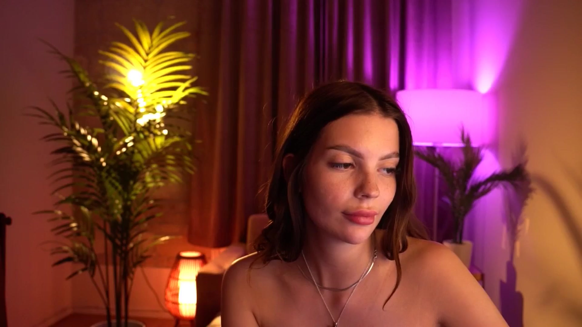 Gallery image thumbnail from hollydollly_'s myfreecams stream on, 05/10/2024, 02:31 image 9 of 20