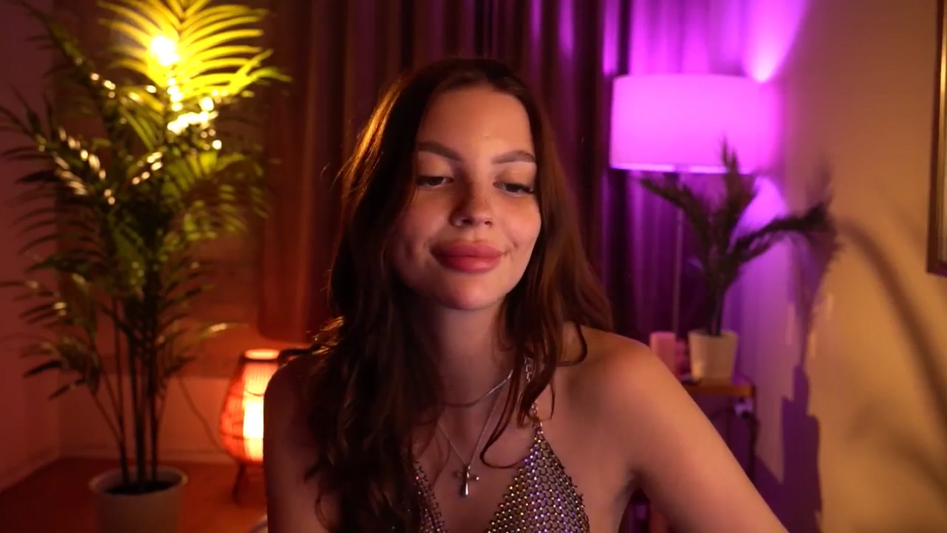 Gallery image thumbnail from hollydollly_'s myfreecams stream on, 05/10/2024, 02:31 image 3 of 20