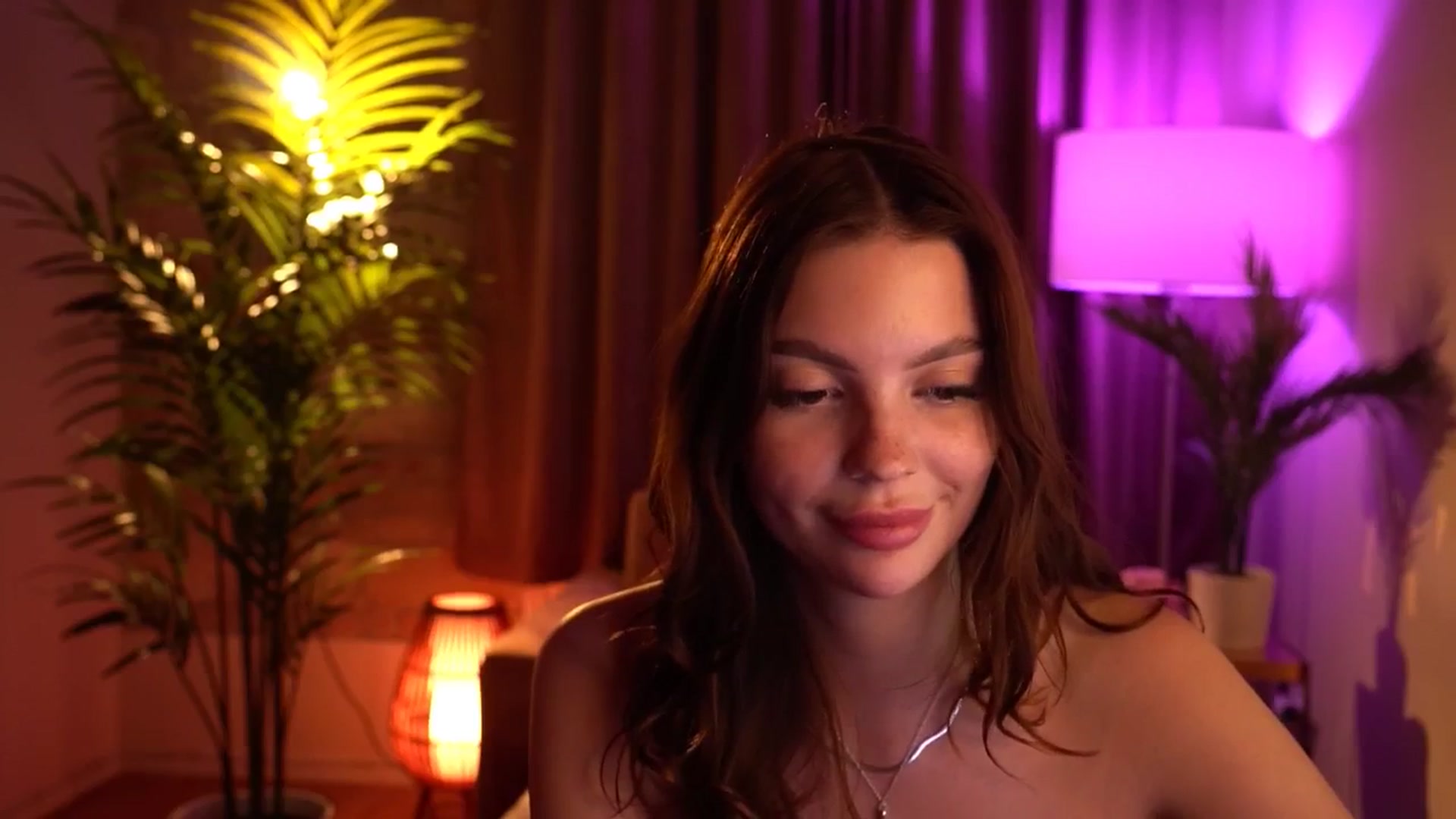 Gallery image thumbnail from hollydollly_'s myfreecams stream on, 05/10/2024, 02:31 image 18 of 20