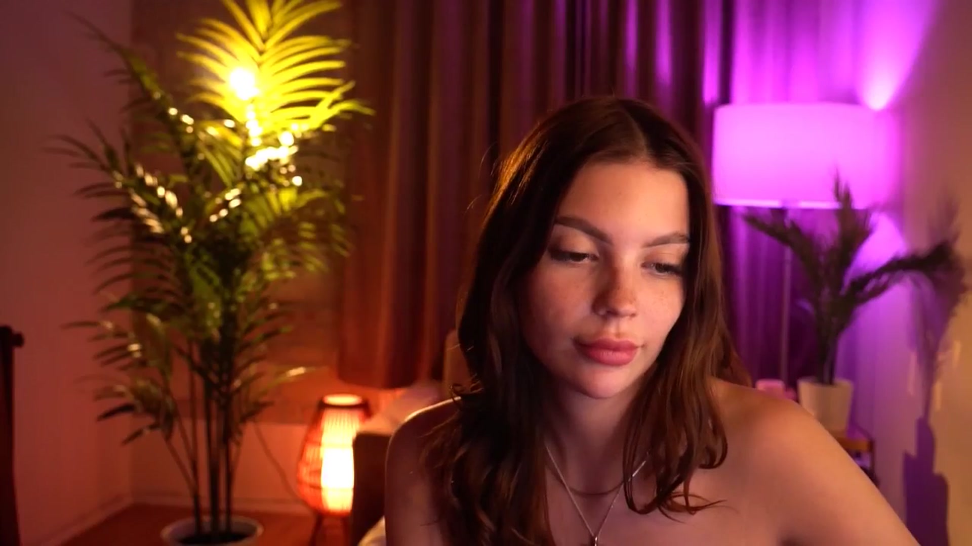 Gallery image thumbnail from hollydollly_'s myfreecams stream on, 05/10/2024, 02:31 image 12 of 20