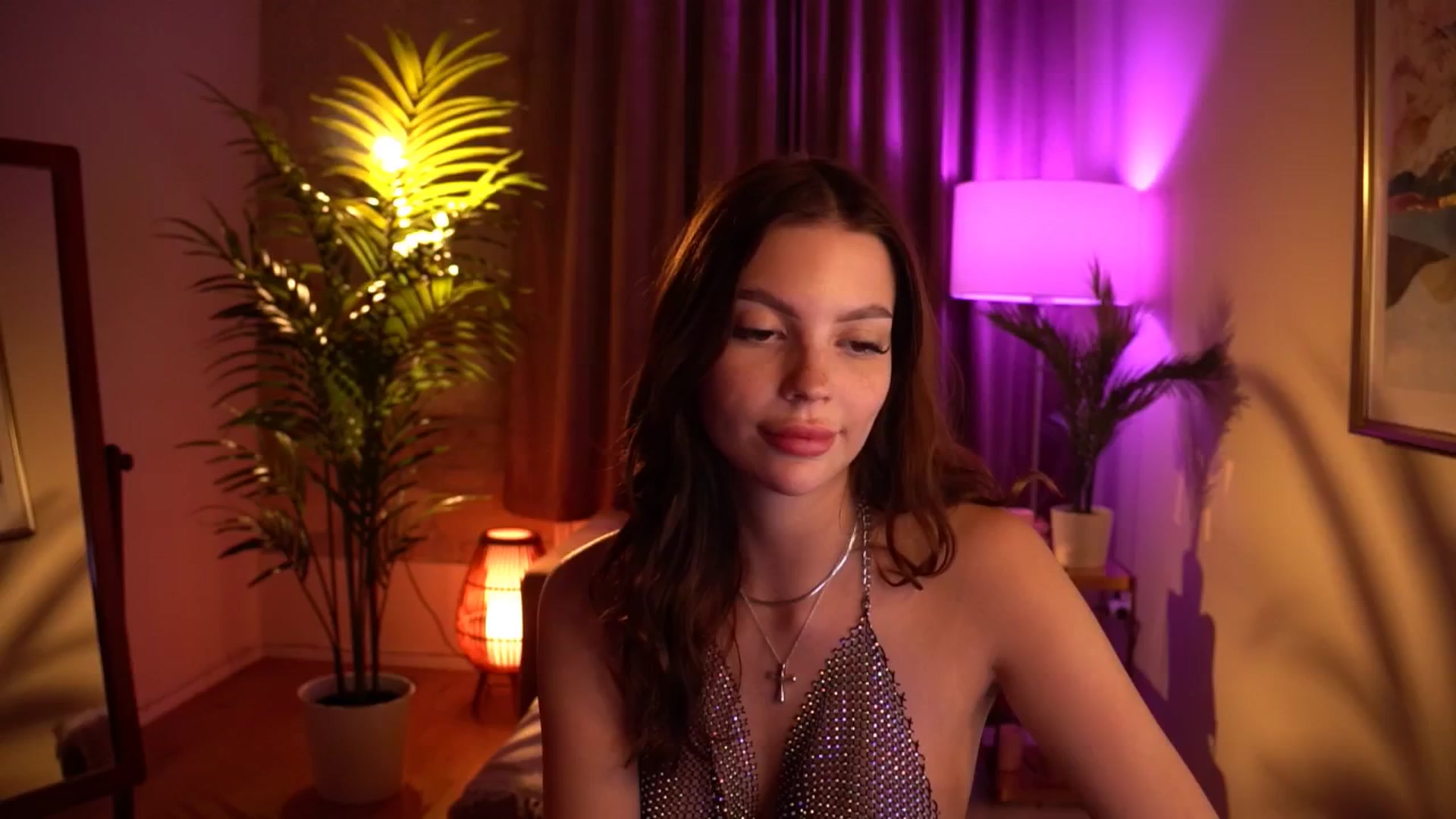 Gallery image thumbnail from hollydollly_'s myfreecams stream on, 05/10/2024, 02:31 image 1 of 20