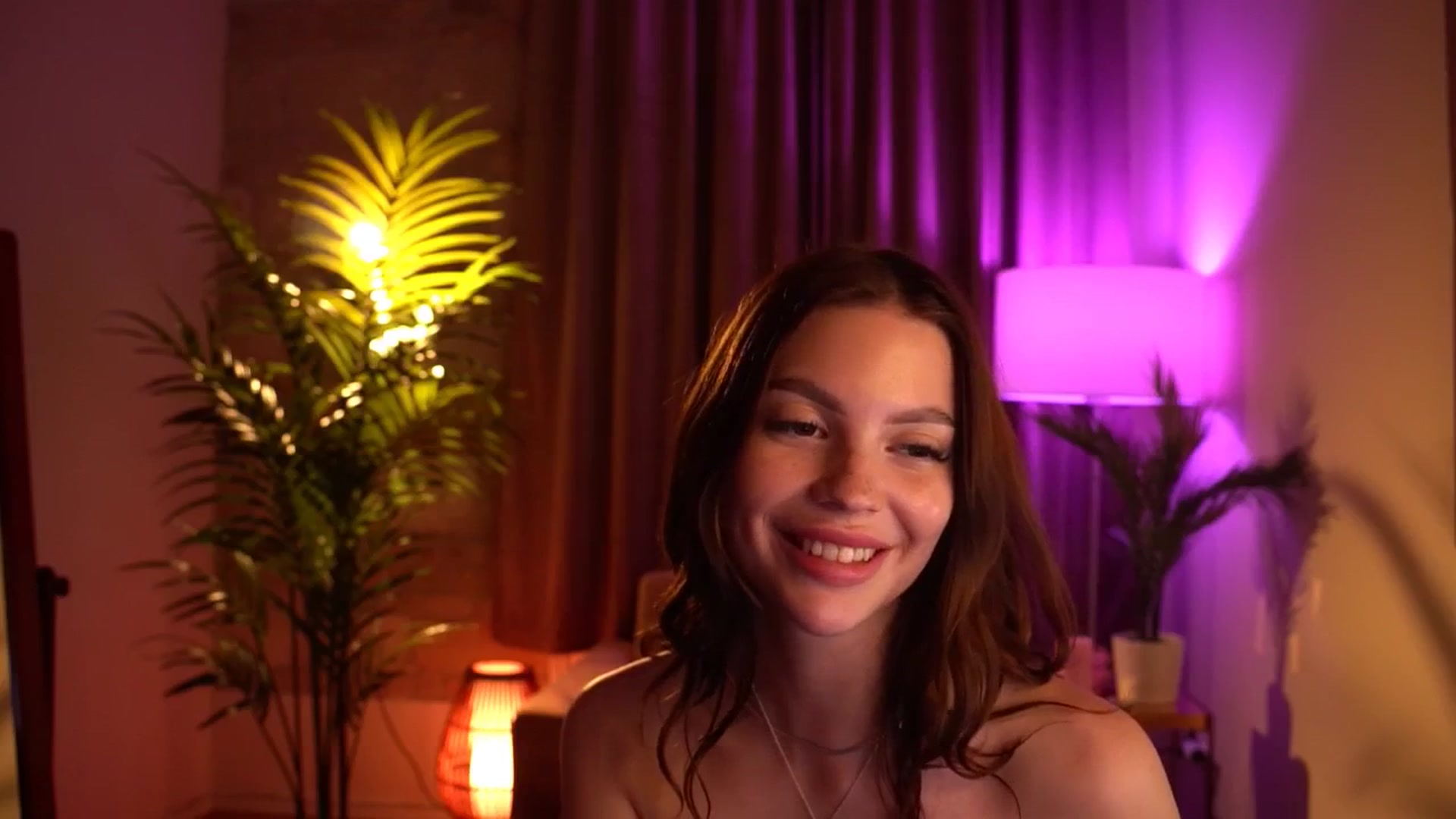 Gallery image thumbnail from hollydollly_'s myfreecams stream on, 05/10/2024, 02:31 image 14 of 20