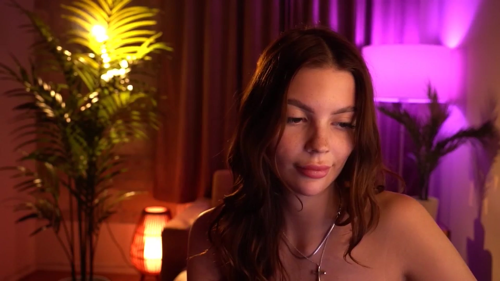 Gallery image thumbnail from hollydollly_'s myfreecams stream on, 05/10/2024, 02:31 image 20 of 20