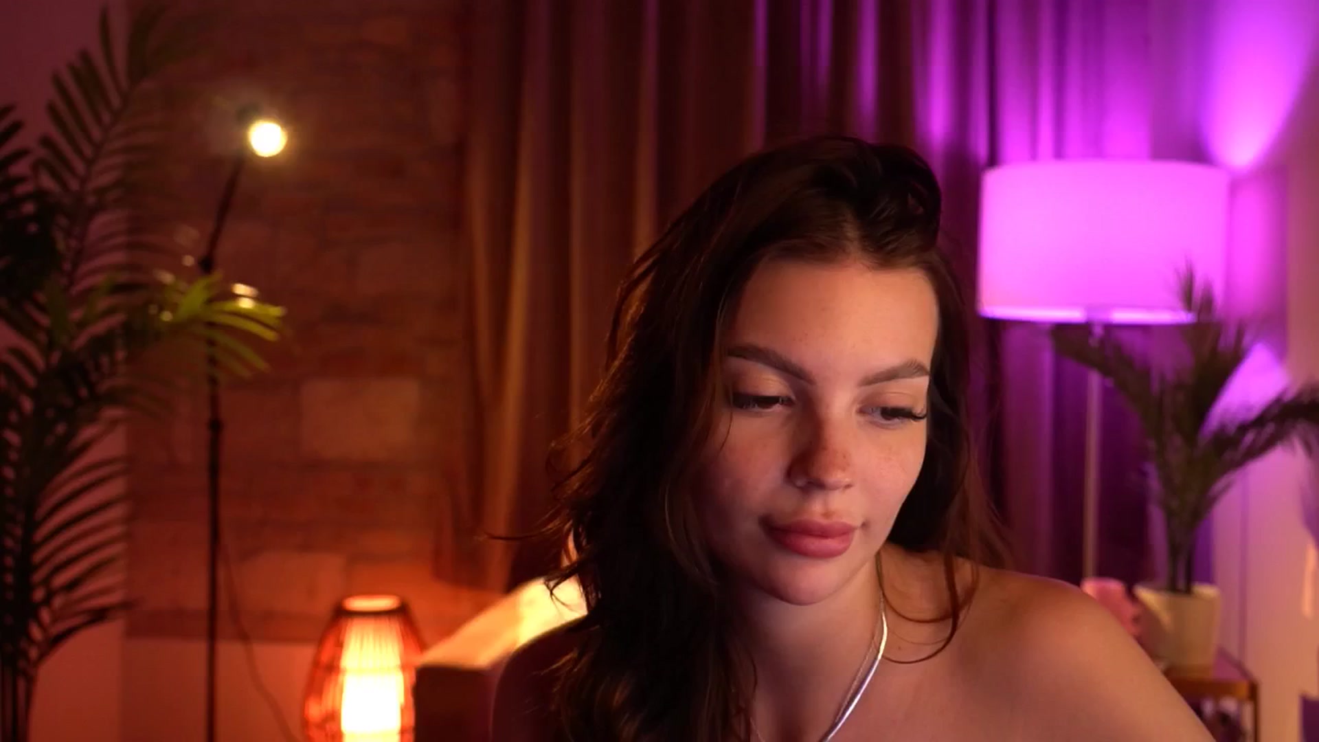 Gallery image thumbnail from hollydollly_'s myfreecams stream on, 05/11/2024, 02:00 image 9 of 20