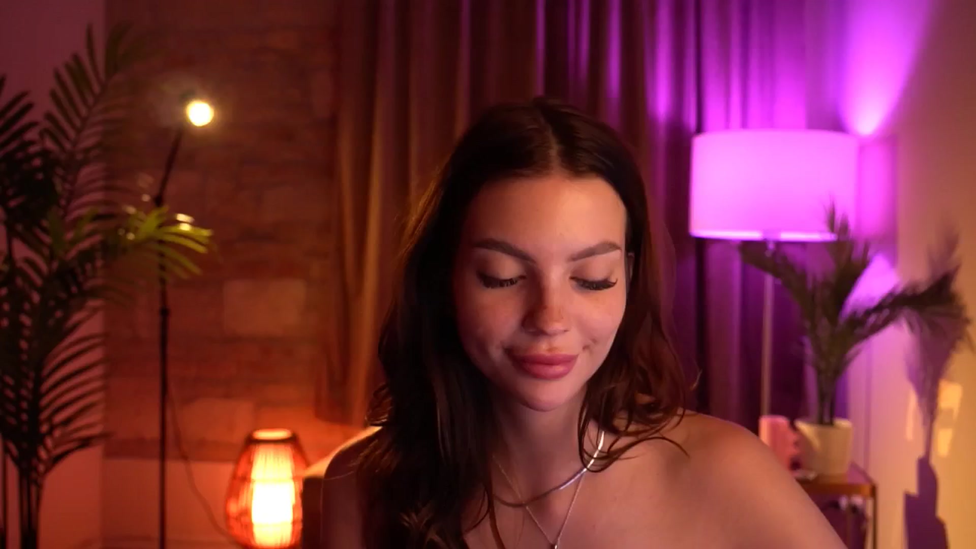 Gallery image thumbnail from hollydollly_'s myfreecams stream on, 05/11/2024, 02:00 image 15 of 20