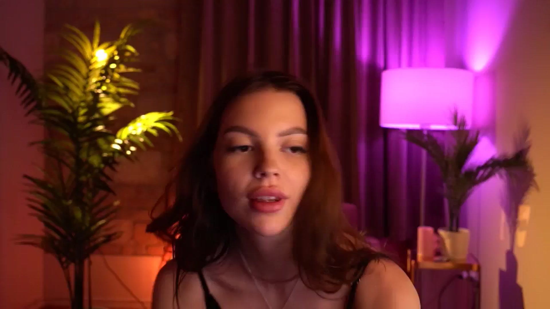 Gallery image thumbnail from hollydollly_'s myfreecams stream on, 05/12/2024, 18:09 image 18 of 20