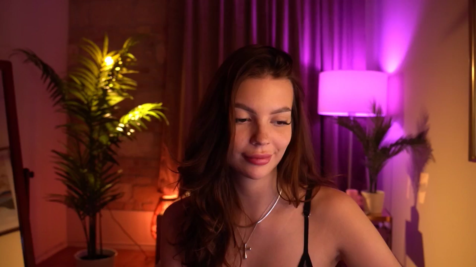 Gallery image thumbnail from hollydollly_'s myfreecams stream on, 05/12/2024, 18:09 image 7 of 20
