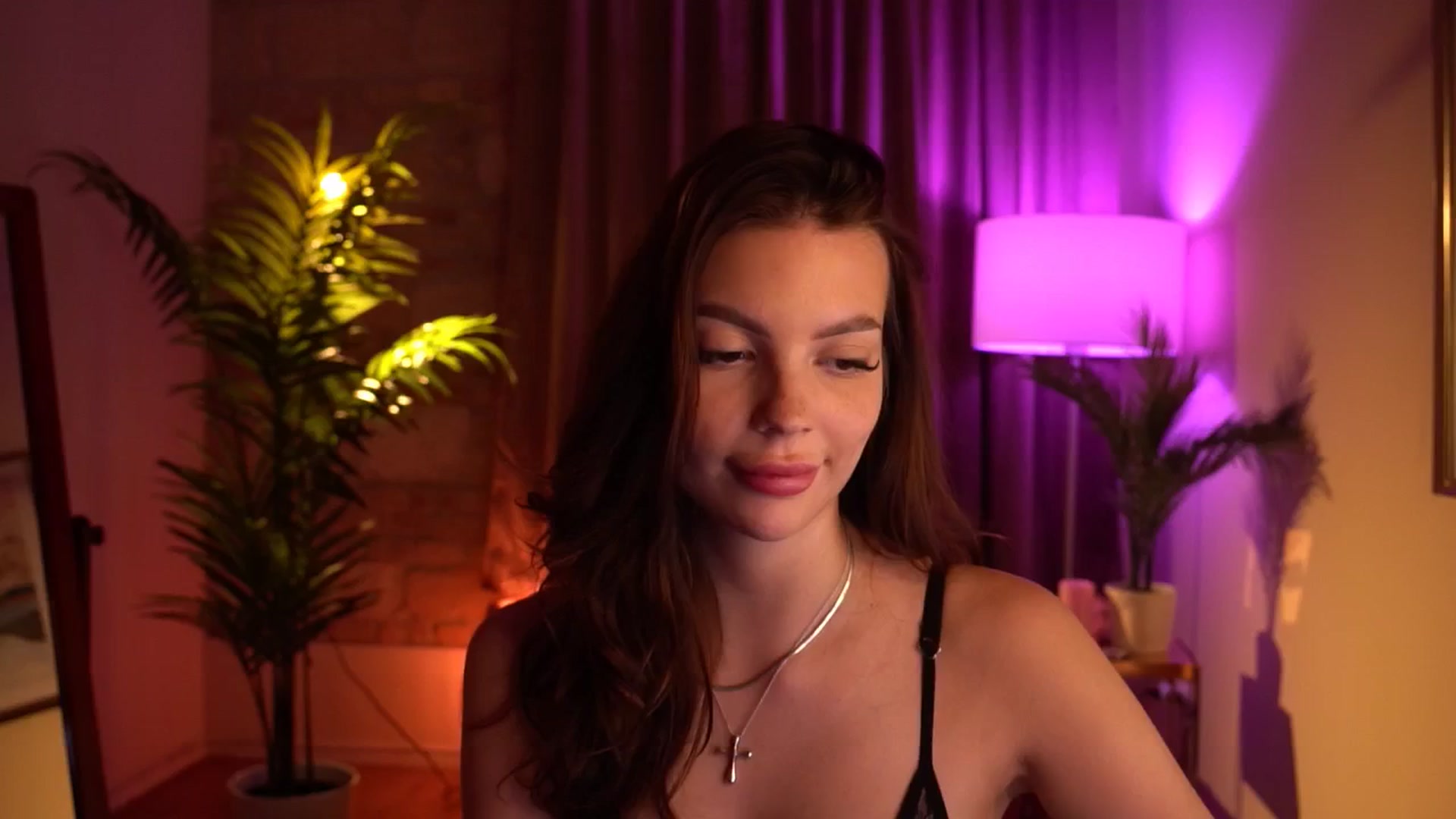 Gallery image thumbnail from hollydollly_'s myfreecams stream on, 05/12/2024, 18:09 image 6 of 20