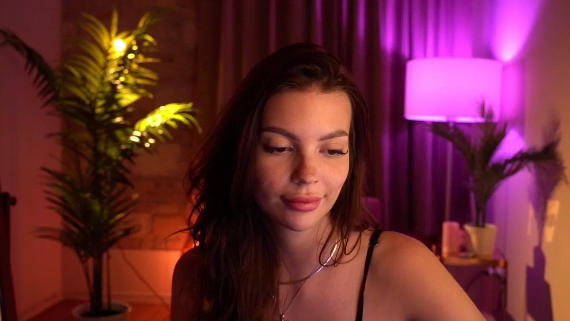 Gallery image thumbnail from hollydollly_'s myfreecams stream on, 05/12/2024, 22:15 image 17 of 20