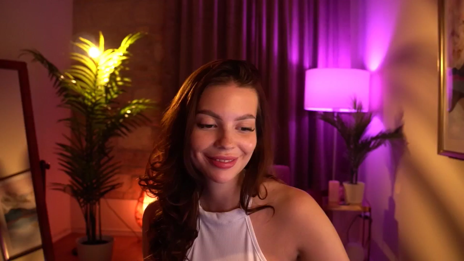 Gallery image thumbnail from hollydollly_'s myfreecams stream on, 05/13/2024, 22:50 image 10 of 20