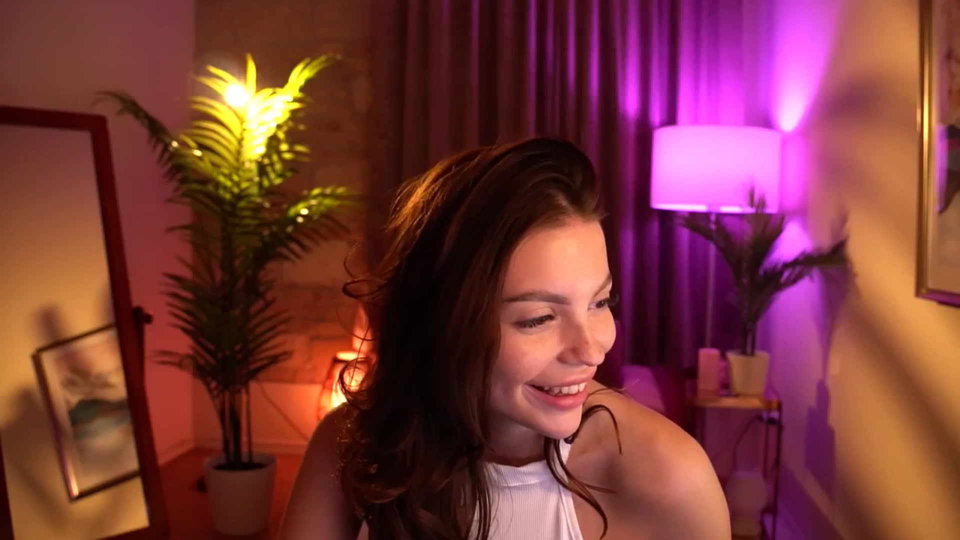 Gallery image thumbnail from hollydollly_'s myfreecams stream on, 05/13/2024, 22:50 image 14 of 20