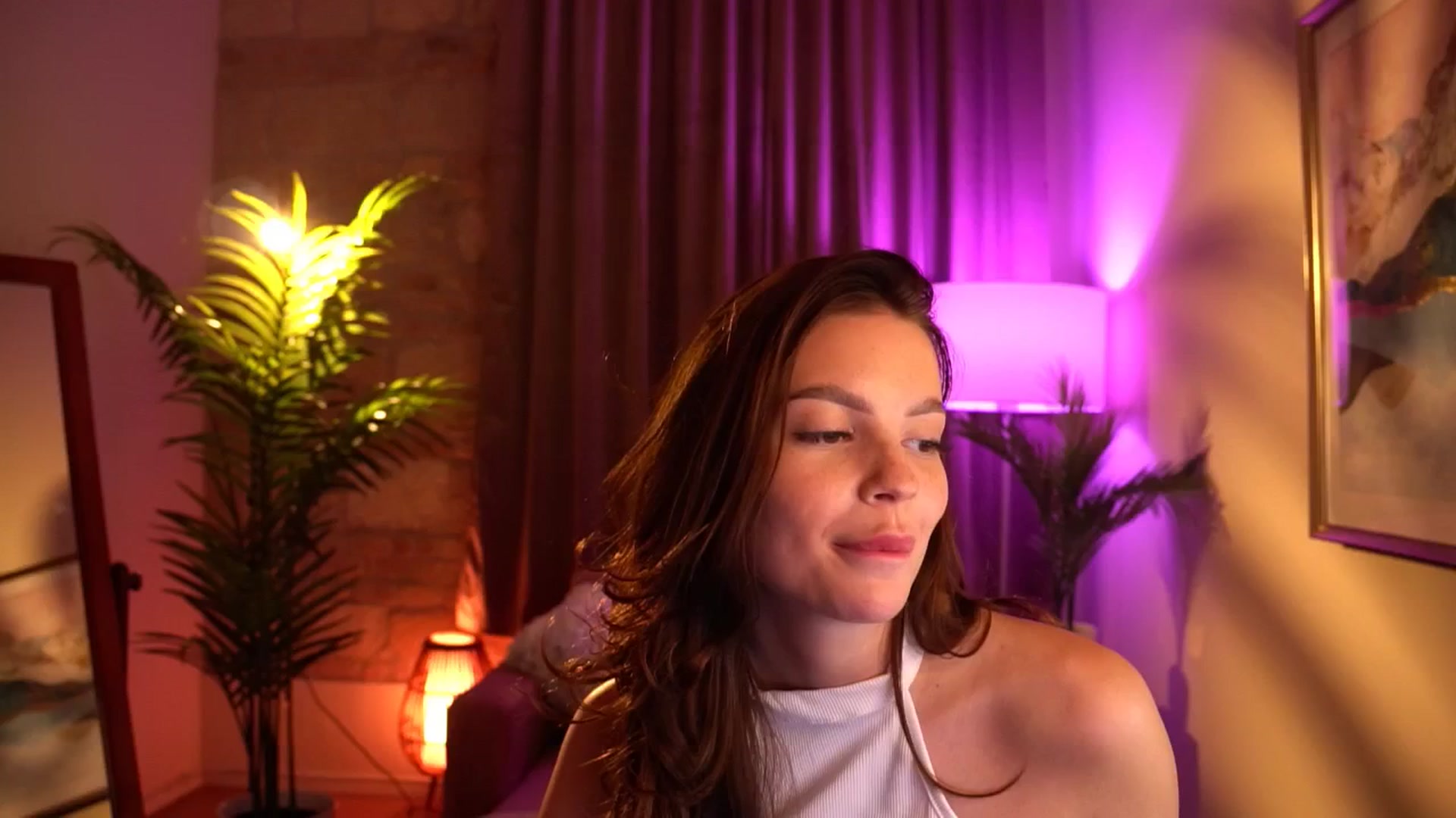 Gallery image thumbnail from hollydollly_'s myfreecams stream on, 05/14/2024, 24:11 image 12 of 20