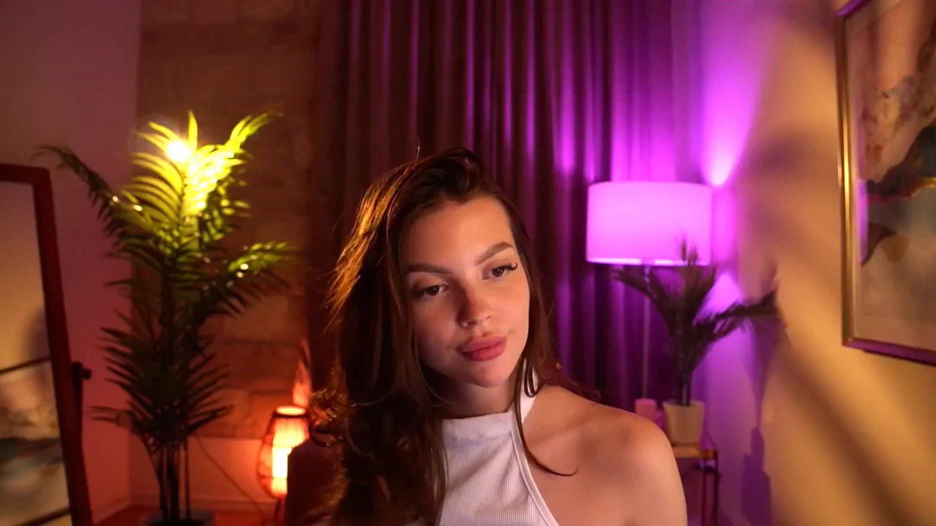 Gallery image thumbnail from hollydollly_'s myfreecams stream on, 05/14/2024, 24:11 image 13 of 20