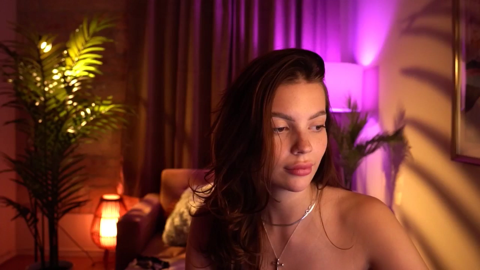 Gallery image thumbnail from hollydollly_'s myfreecams stream on, 05/15/2024, 21:15 image 19 of 20