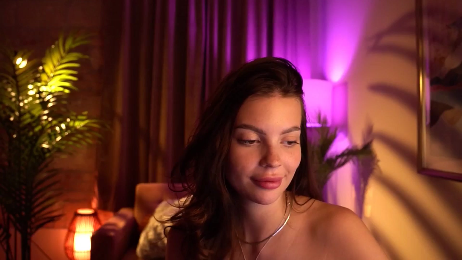 Gallery image thumbnail from hollydollly_'s myfreecams stream on, 05/15/2024, 21:15 image 17 of 20
