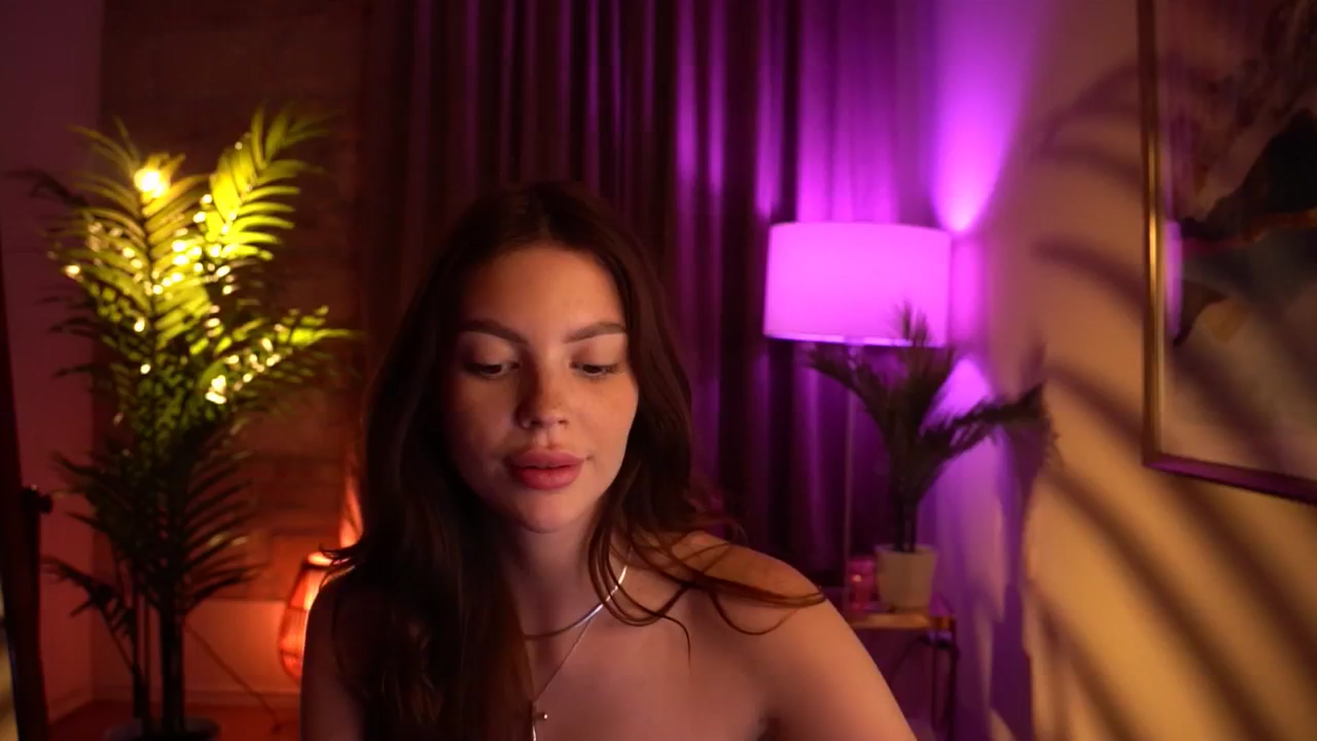 Gallery image thumbnail from hollydollly_'s myfreecams stream on, 05/16/2024, 21:35 image 8 of 20