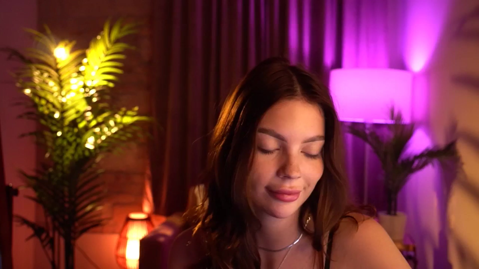Gallery image thumbnail from hollydollly_'s myfreecams stream on, 05/16/2024, 21:35 image 11 of 20