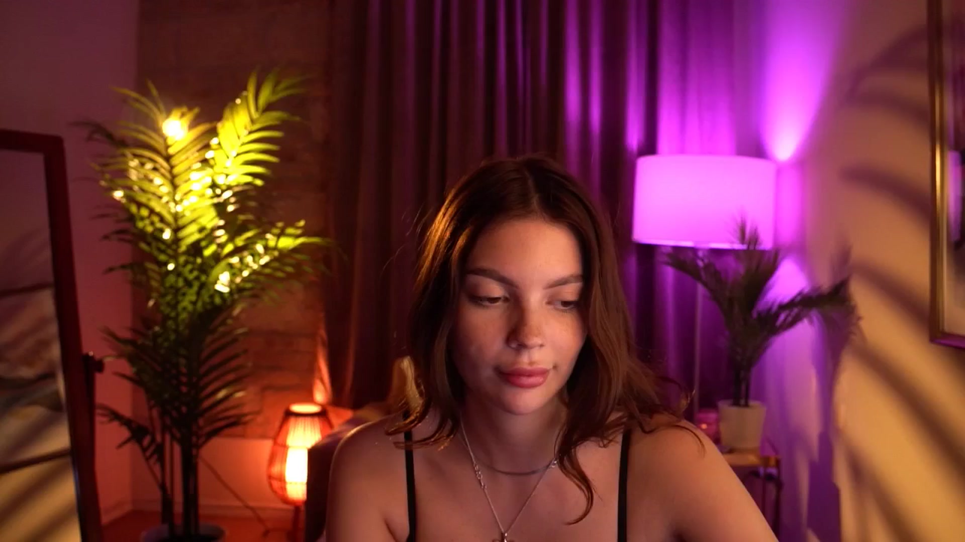 Gallery image thumbnail from hollydollly_'s myfreecams stream on, 05/16/2024, 23:51 image 3 of 20