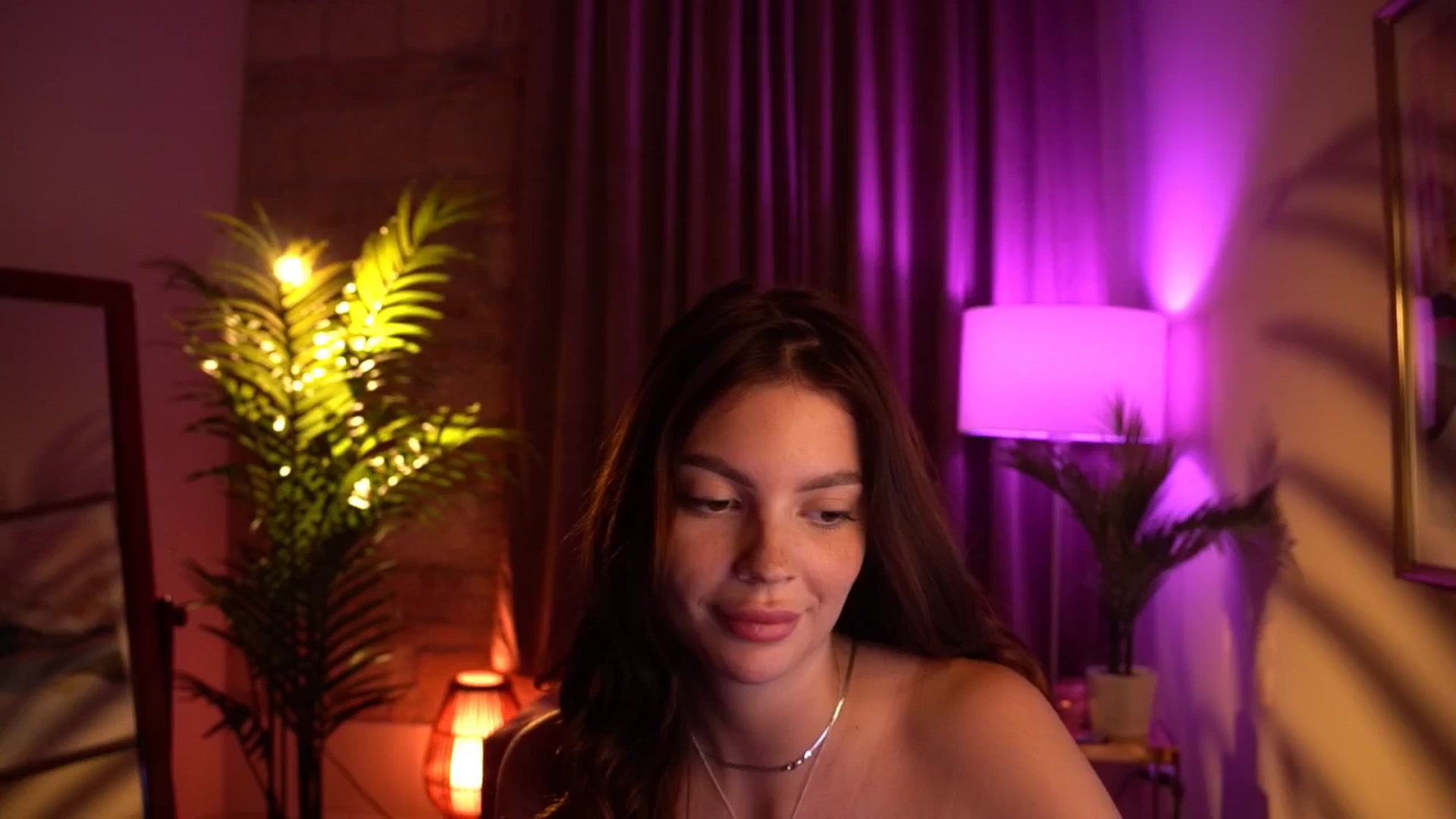 Gallery image thumbnail from hollydollly_'s myfreecams stream on, 05/16/2024, 23:51 image 13 of 20