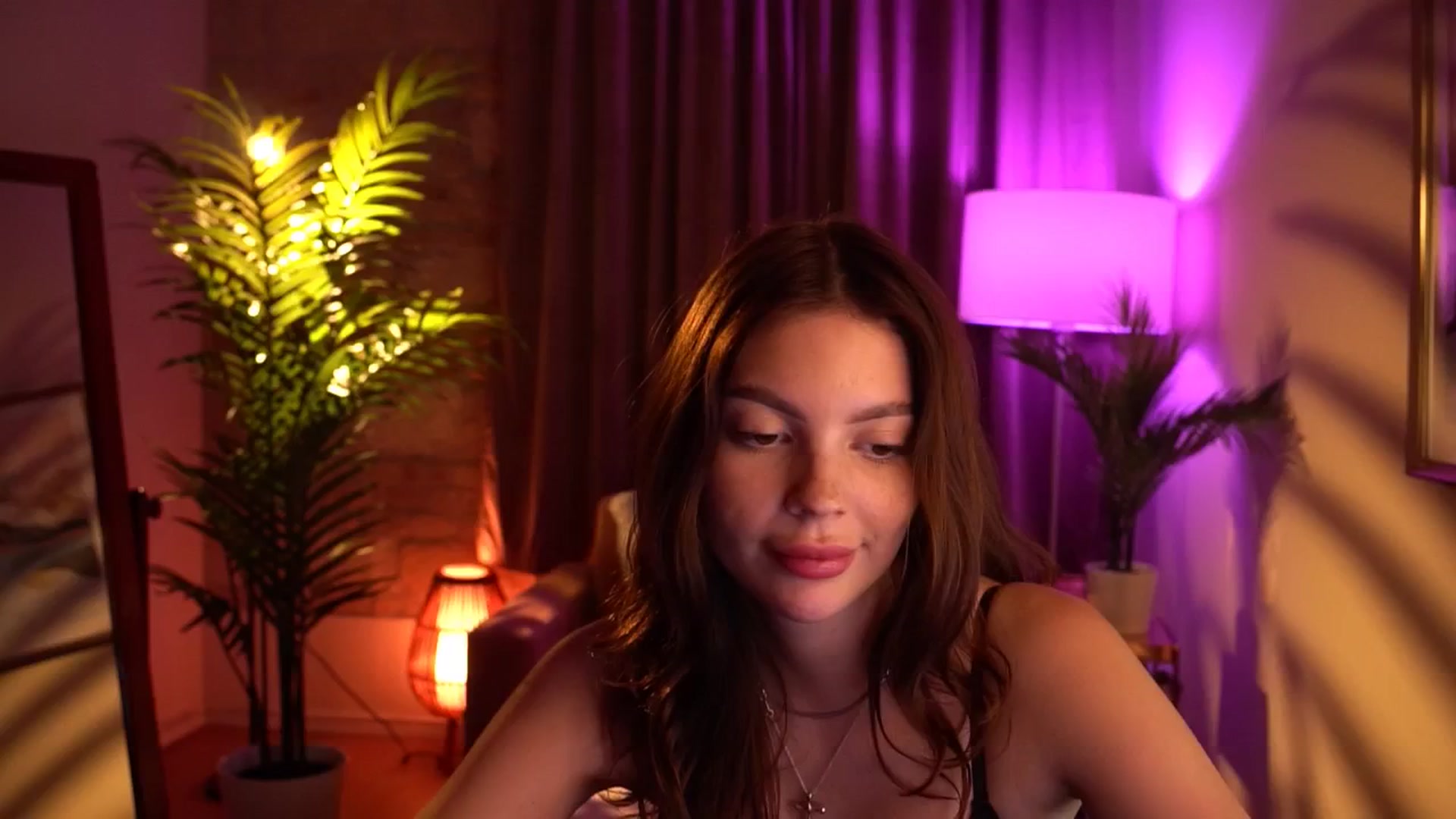 Gallery image thumbnail from hollydollly_'s myfreecams stream on, 05/16/2024, 23:51 image 4 of 20