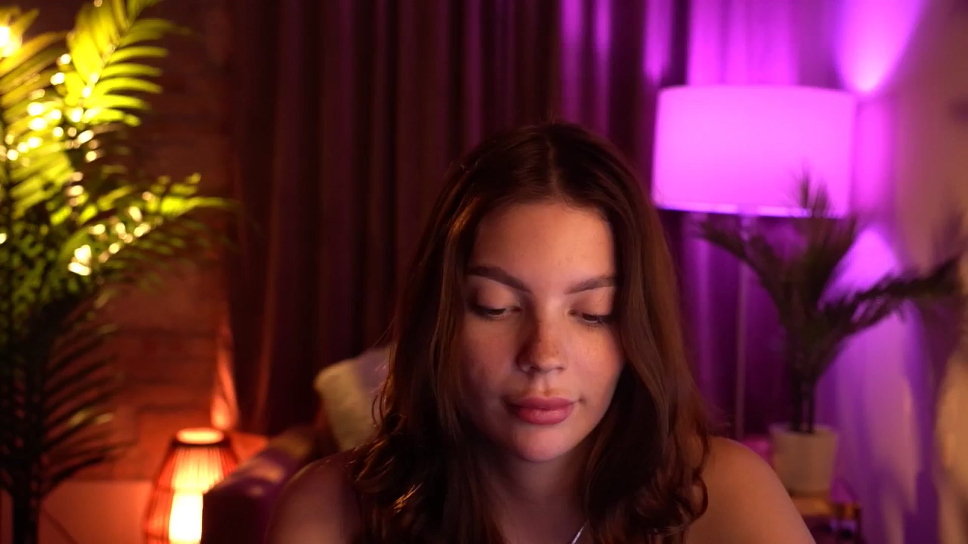 Gallery image thumbnail from hollydollly_'s myfreecams stream on, 05/16/2024, 23:51 image 19 of 20