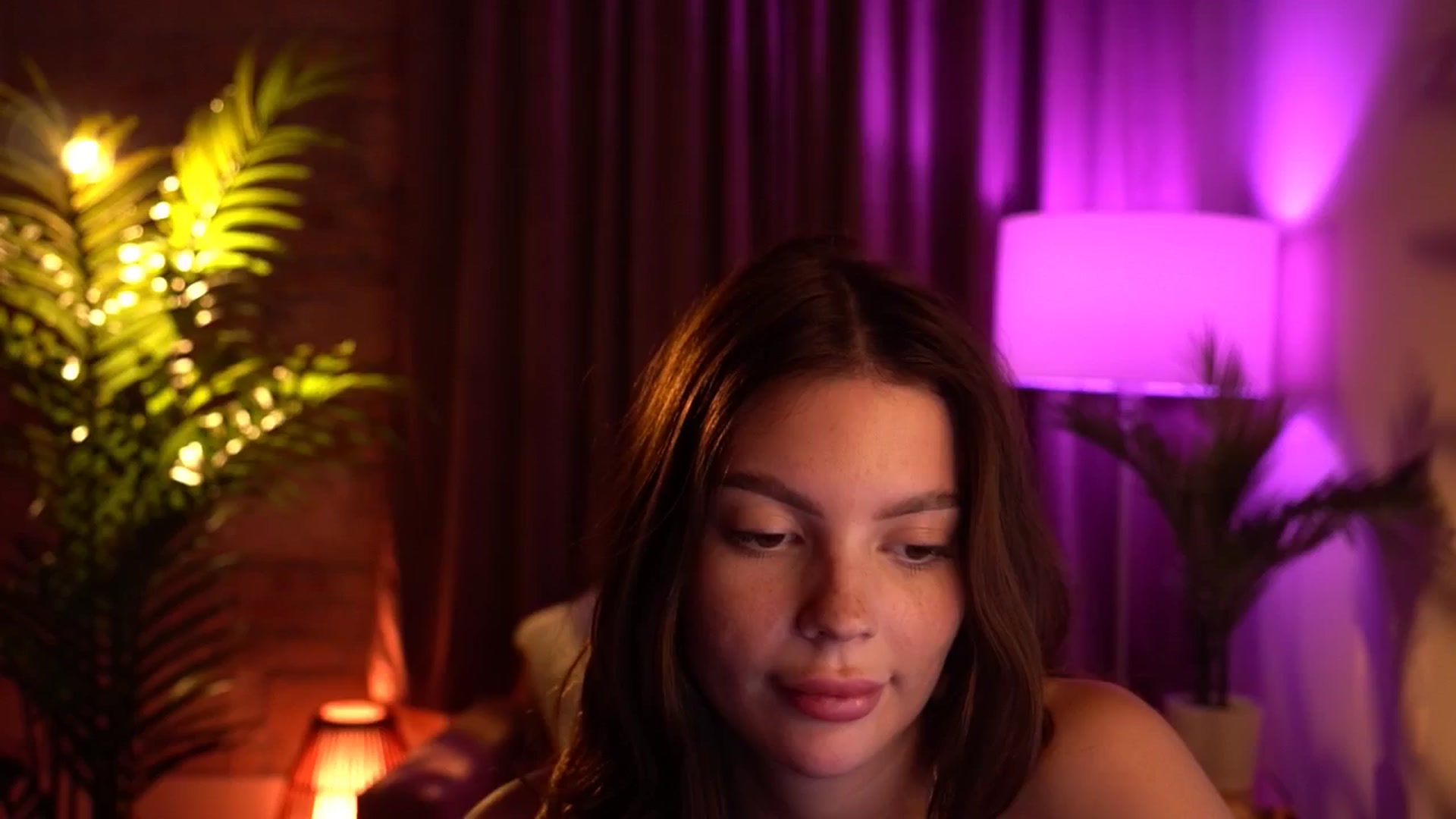 Gallery image thumbnail from hollydollly_'s myfreecams stream on, 05/16/2024, 23:51 image 16 of 20
