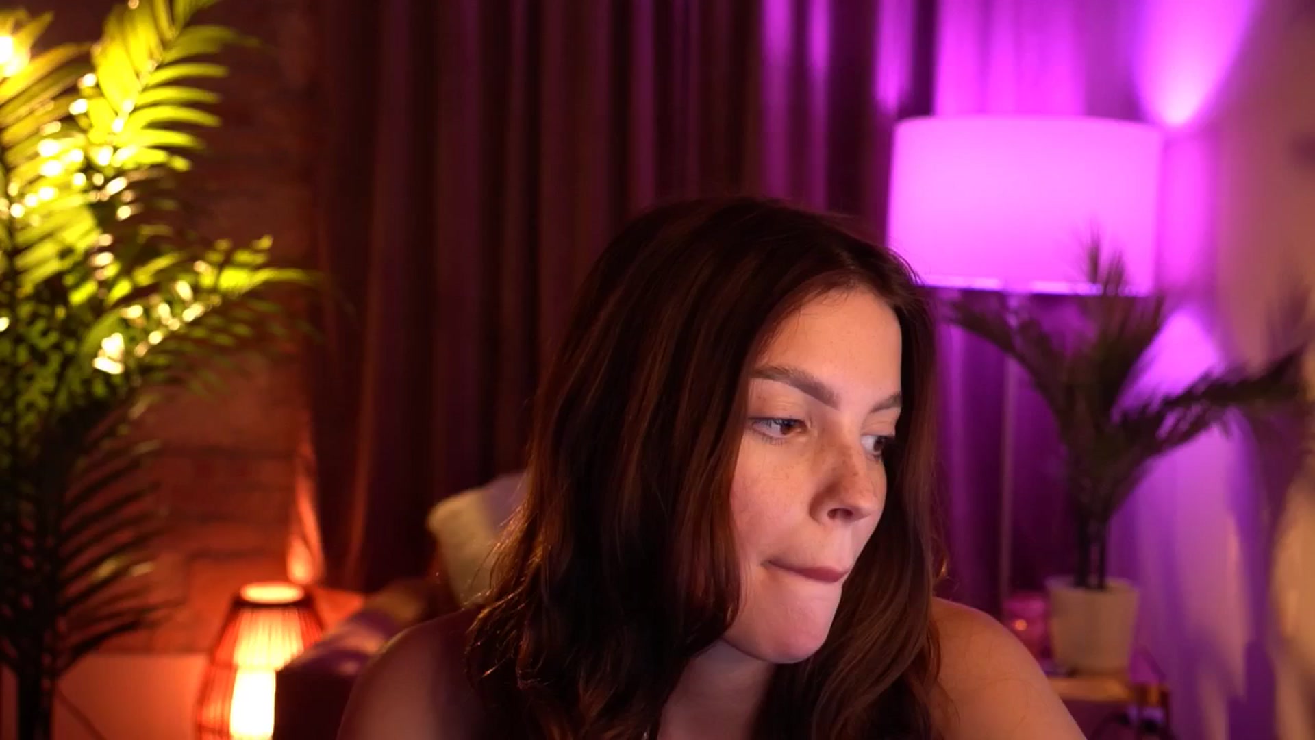 Gallery image thumbnail from hollydollly_'s myfreecams stream on, 05/16/2024, 23:51 image 20 of 20