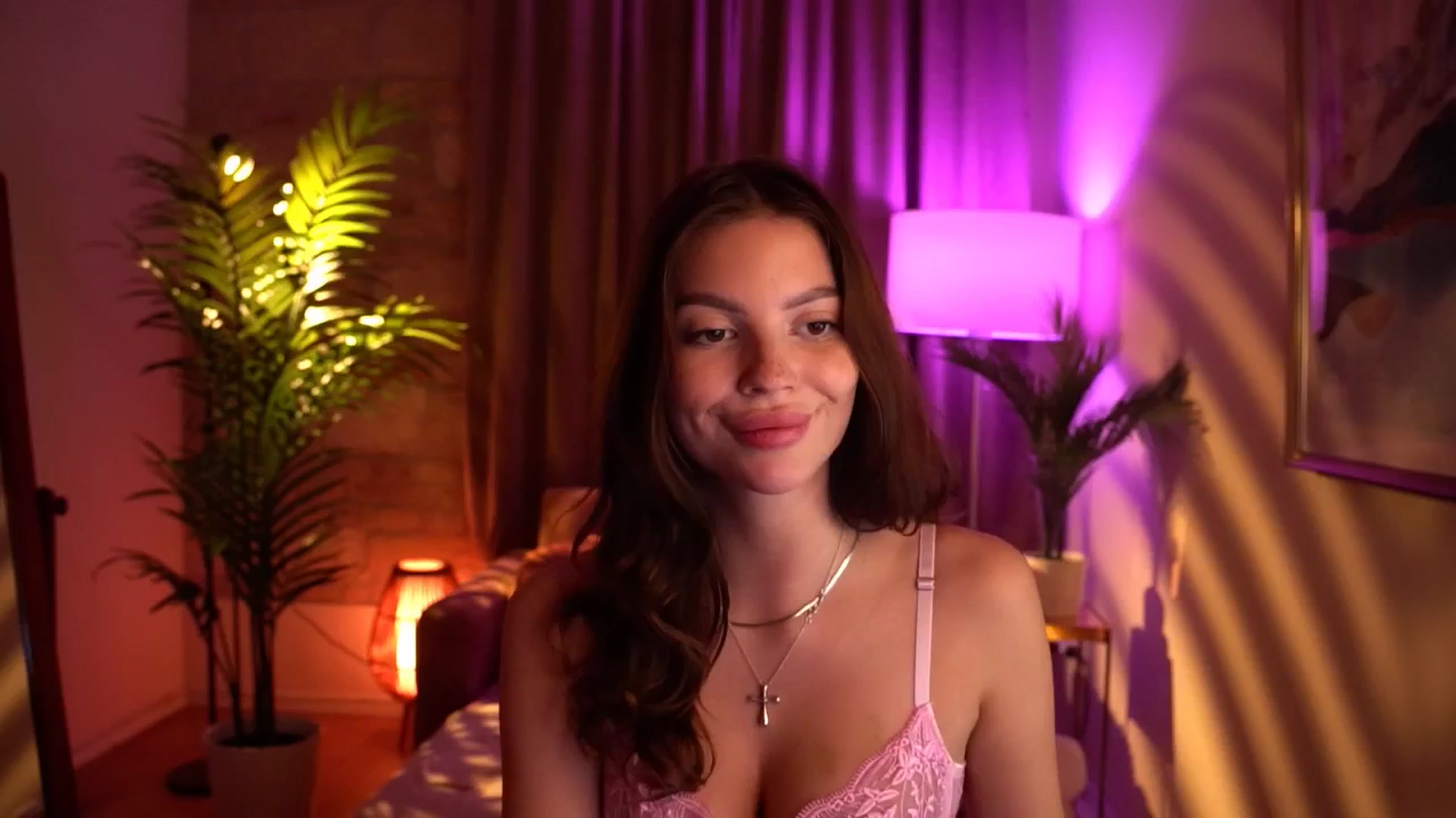 Gallery image thumbnail from hollydollly_'s myfreecams stream on, 05/17/2024, 22:19 image 3 of 20