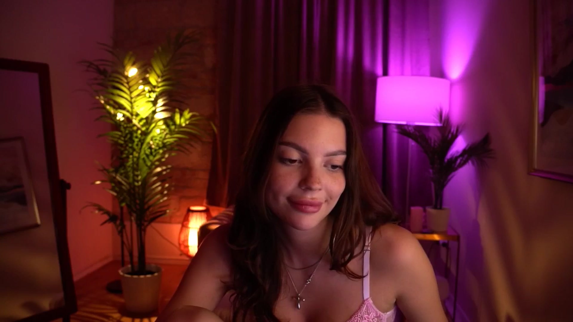 Gallery image thumbnail from hollydollly_'s myfreecams stream on, 05/18/2024, 24:00 image 6 of 20