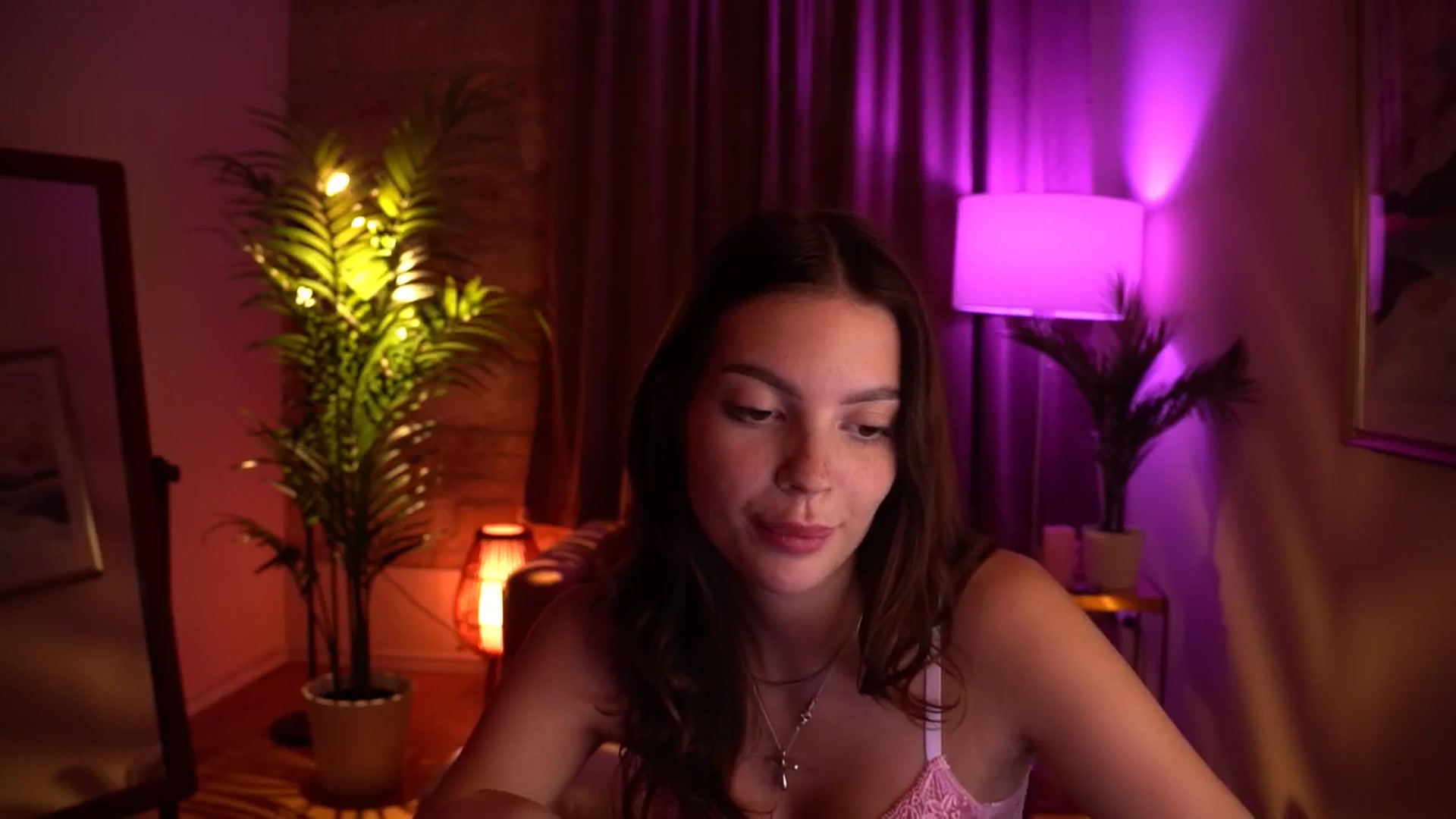 Gallery image thumbnail from hollydollly_'s myfreecams stream on, 05/18/2024, 24:00 image 11 of 20