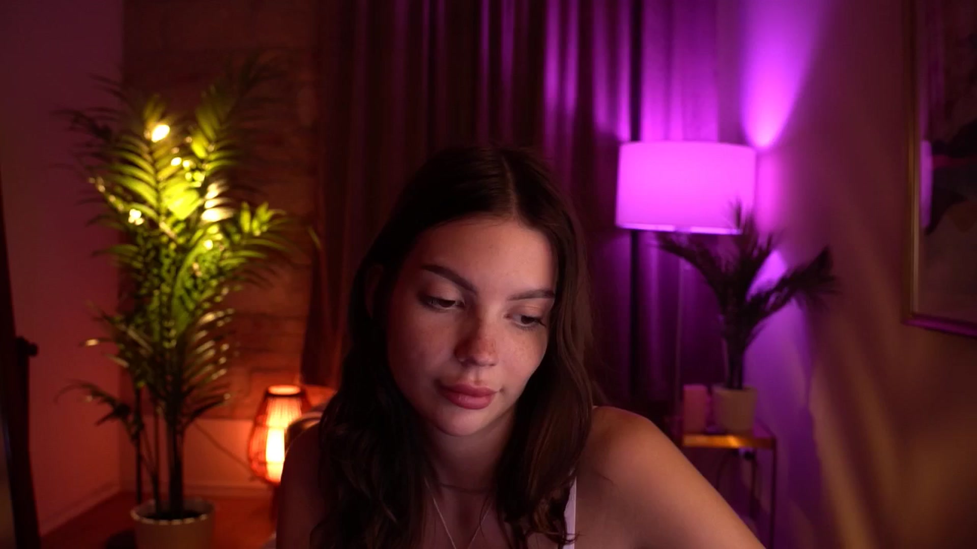 Gallery image thumbnail from hollydollly_'s myfreecams stream on, 05/18/2024, 24:20 image 13 of 20