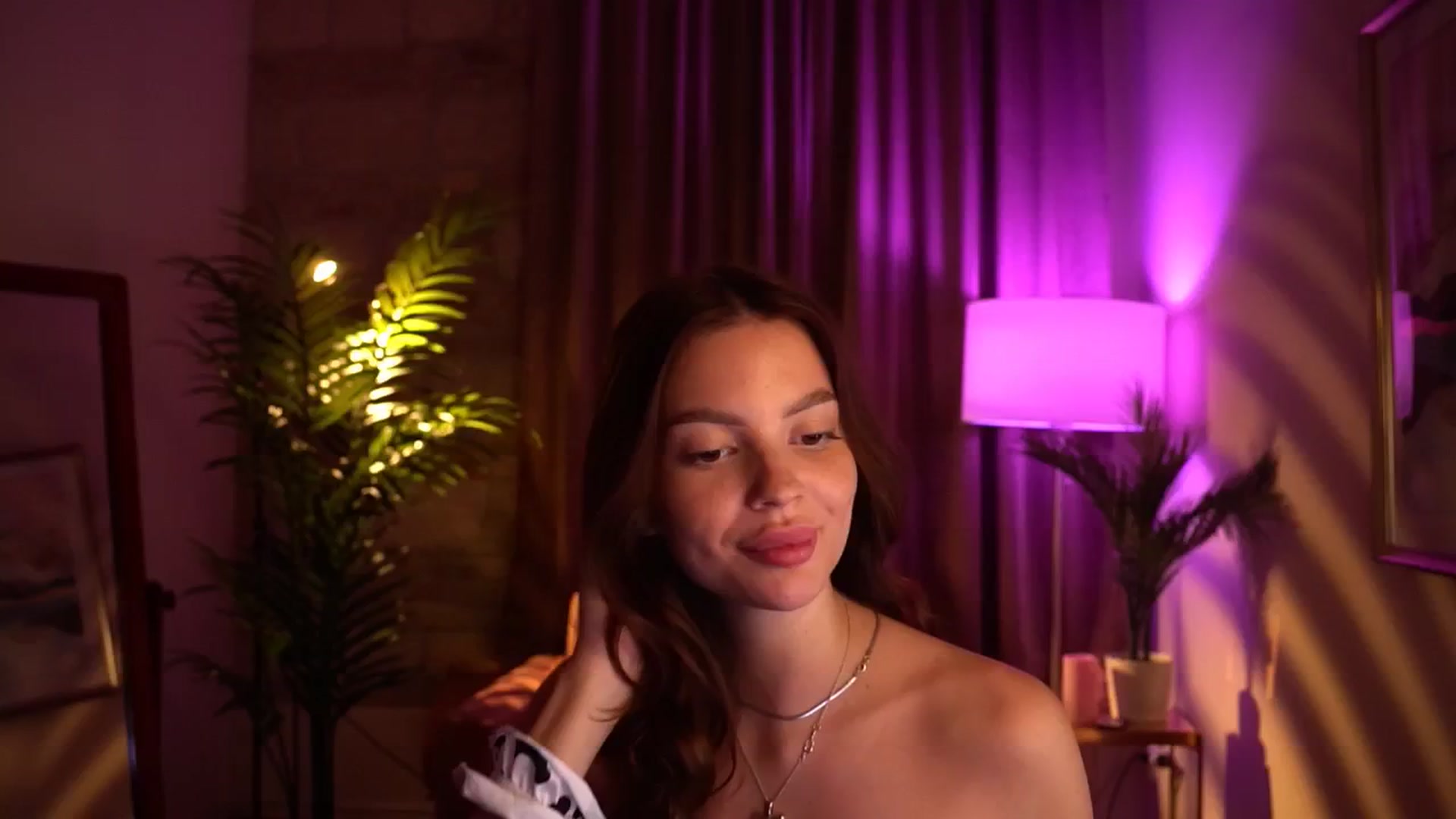 Gallery image thumbnail from hollydollly_'s myfreecams stream on, 05/21/2024, 22:25 image 18 of 20
