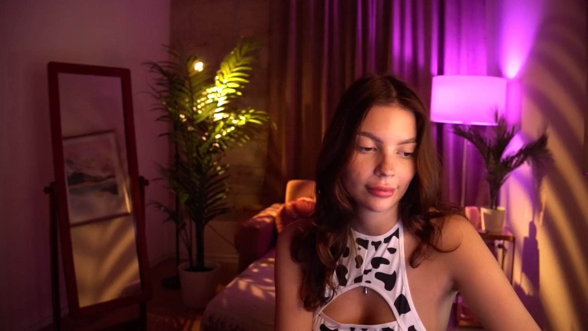Gallery image thumbnail from hollydollly_'s myfreecams stream on, 05/21/2024, 22:54 image 16 of 20