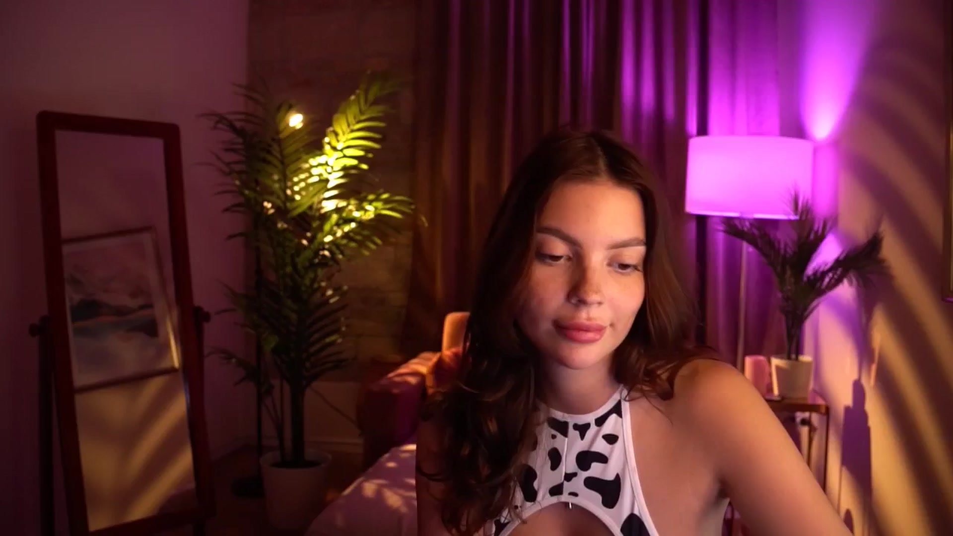 Gallery image thumbnail from hollydollly_'s myfreecams stream on, 05/21/2024, 22:54 image 1 of 20