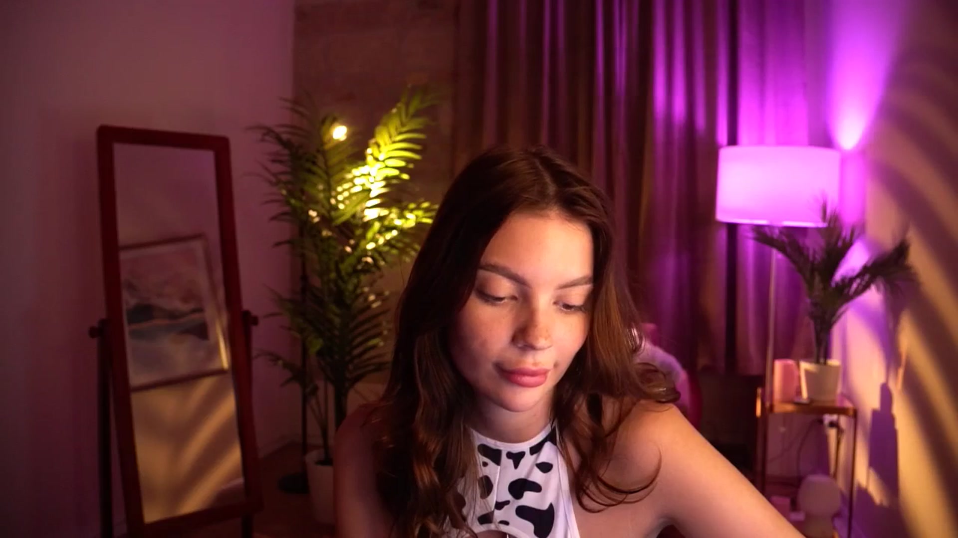 Gallery image thumbnail from hollydollly_'s myfreecams stream on, 05/21/2024, 22:54 image 17 of 20