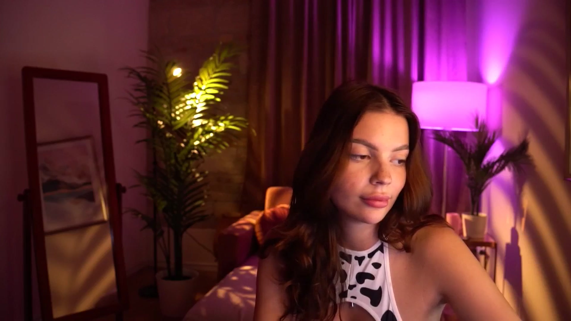 Gallery image thumbnail from hollydollly_'s myfreecams stream on, 05/21/2024, 22:54 image 2 of 20