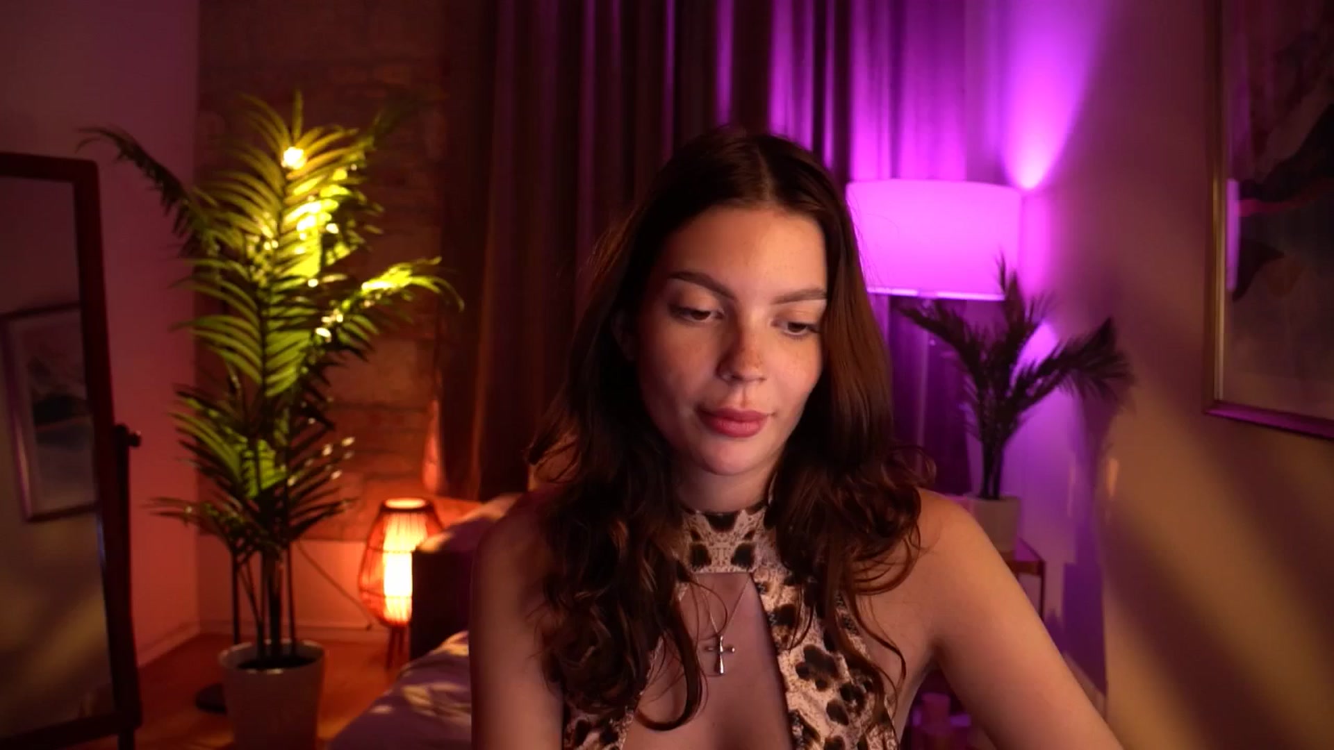 Gallery image thumbnail from hollydollly_'s myfreecams stream on, 05/22/2024, 23:51 image 5 of 20